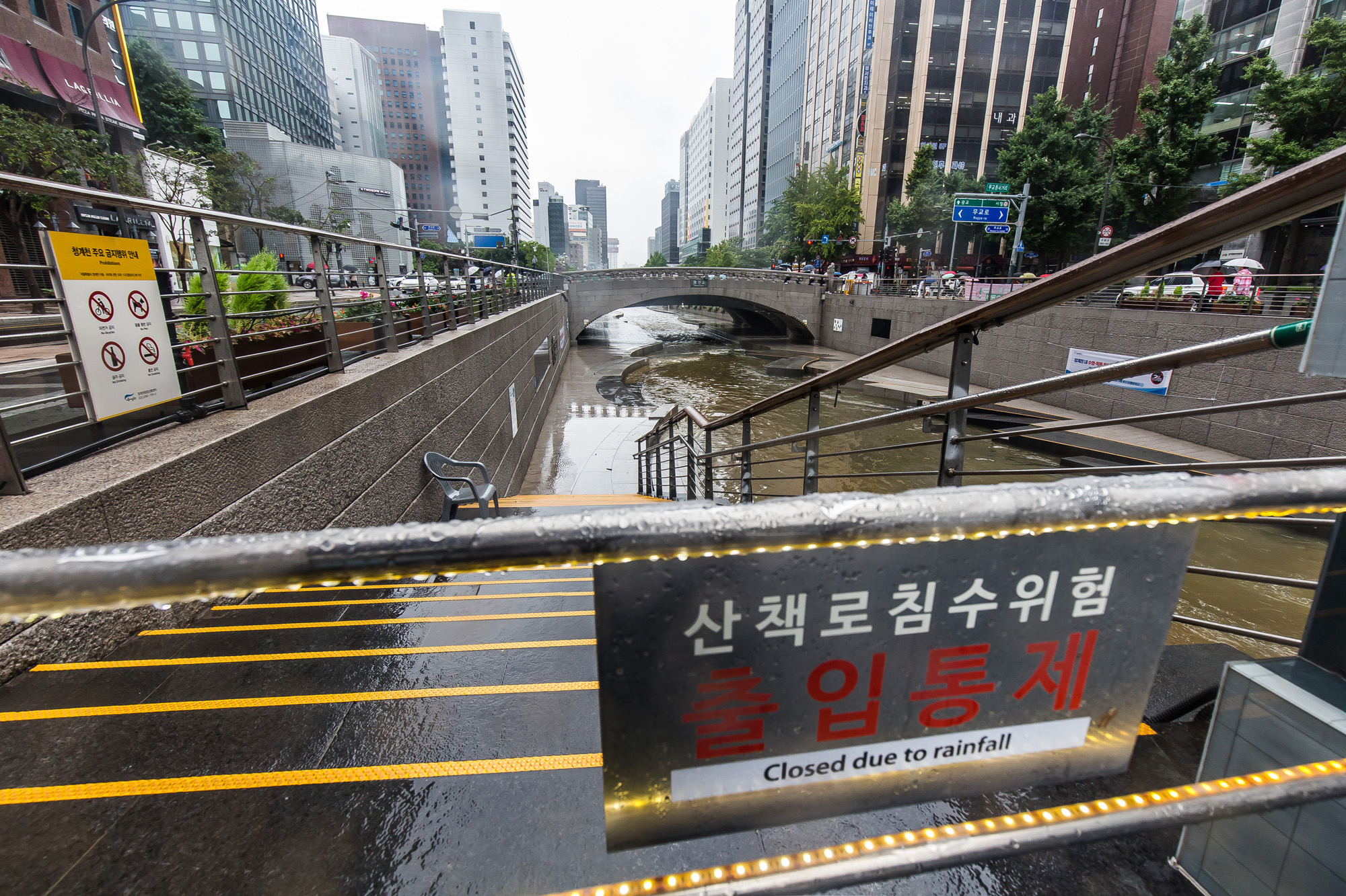 사회;세태;계절스케치;여름스케치;여름장마;호우경보;비스케치;장마스케치
