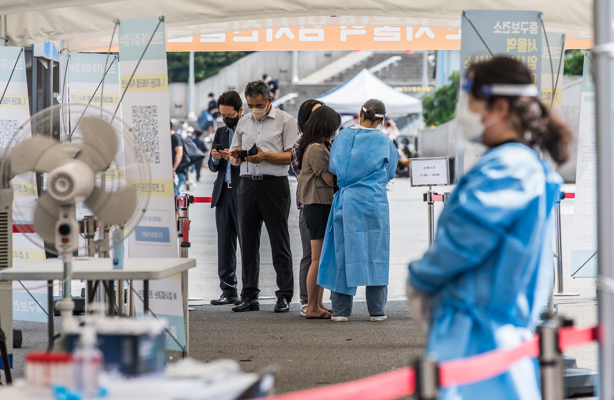 사회;건강;의학;전염병;팬데믹;코로나19;신종코로나바이러스감염증;코로나임시선별검사소;서울역광장임시선별검사소