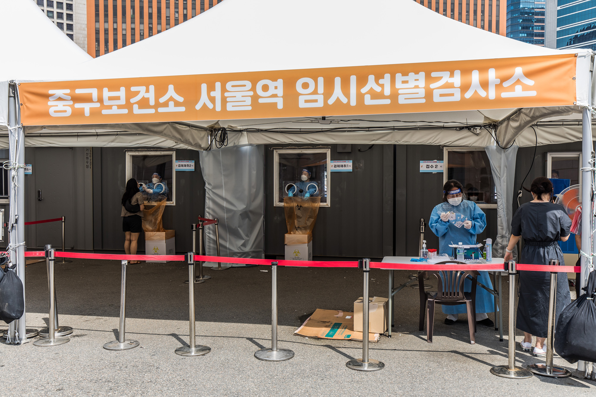 사회;건강;의학;전염병;팬데믹;코로나19;신종코로나바이러스감염증;코로나임시선별검사소;서울역광장임시선별검사소