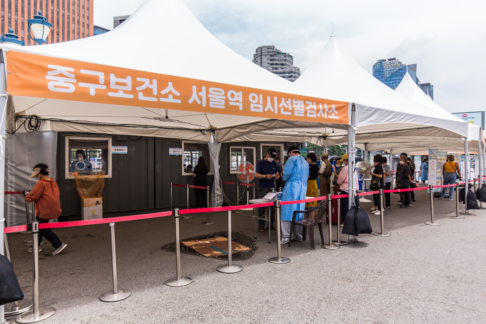사회;건강;의학;전염병;팬데믹;코로나19;신종코로나바이러스감염증;코로나임시선별검사소;서울역광장임시선별검사소