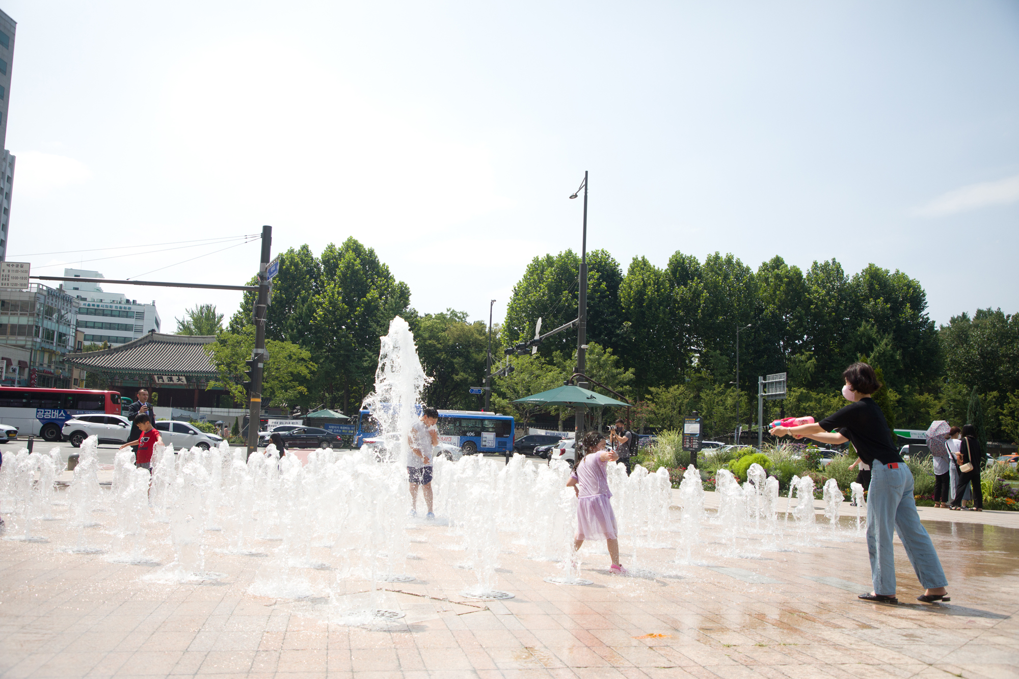 사회;세태;무더위;여름;서울;시청광장;분수대;물놀이