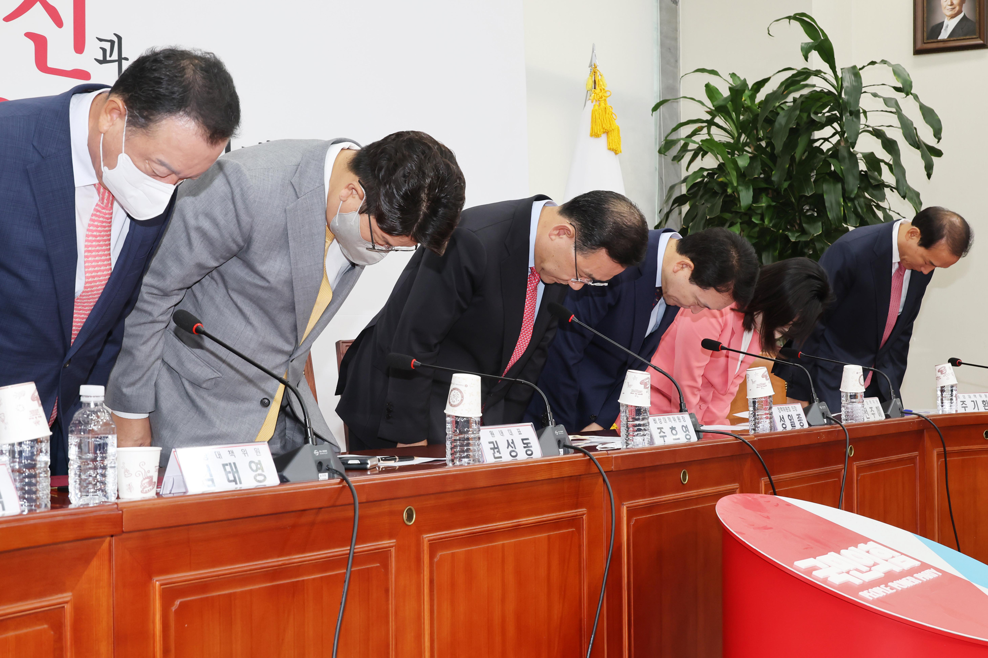 정치;국민의힙;비상대책위원회;첫회의;주호영