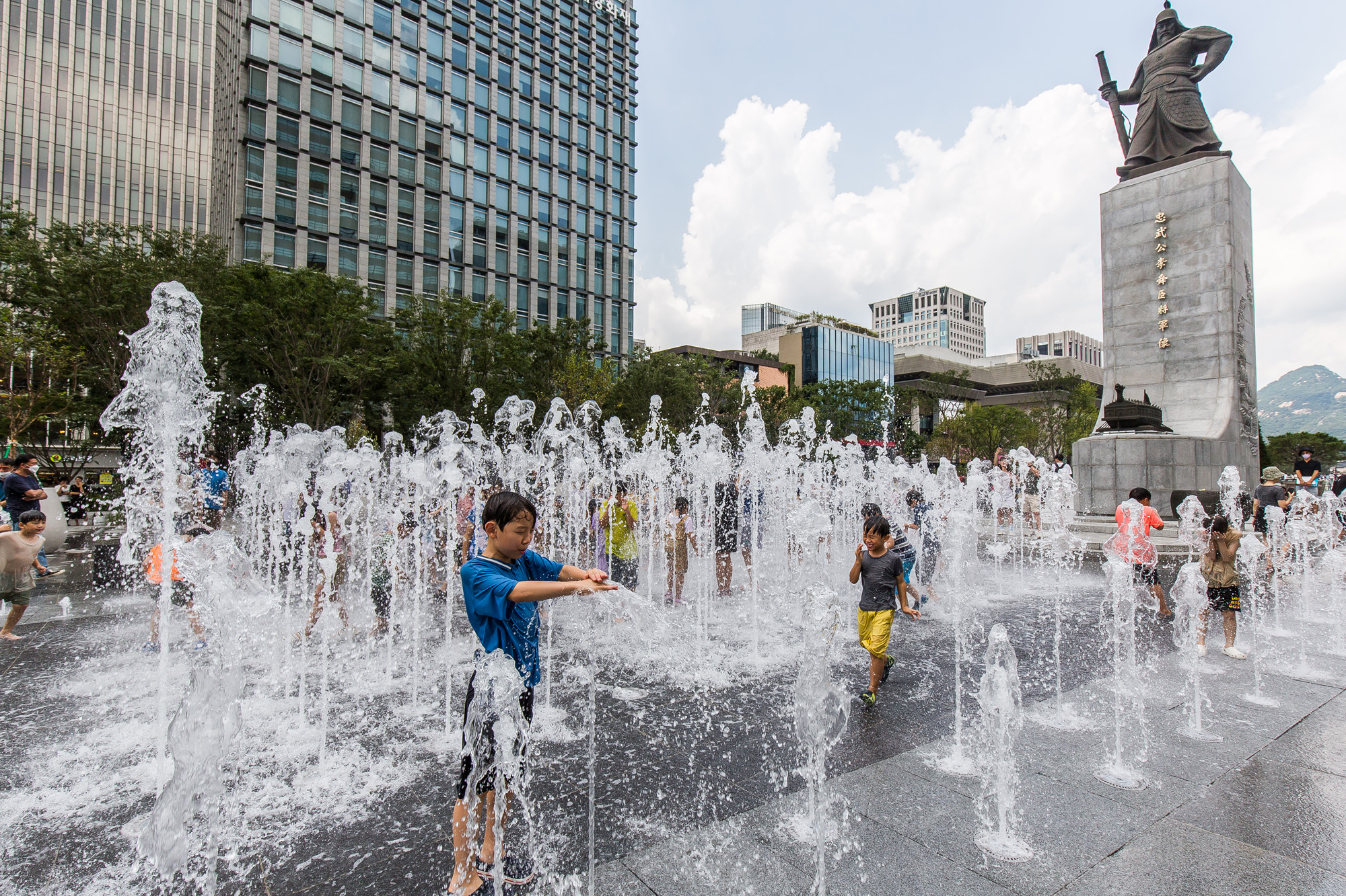 사회;세태;날씨;폭염스케치;여름;더위스케치;물놀이;광화문광장;광화문바닥분수