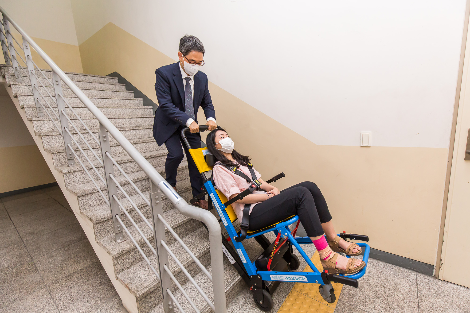 경제;기업;스타트업;메이븐플러스;네츠모빌리티;병원동행서비스;고위드유;김원종;몽셰프;병원동행매니저;차량이동서비스;전동휠체어;전동식리프트