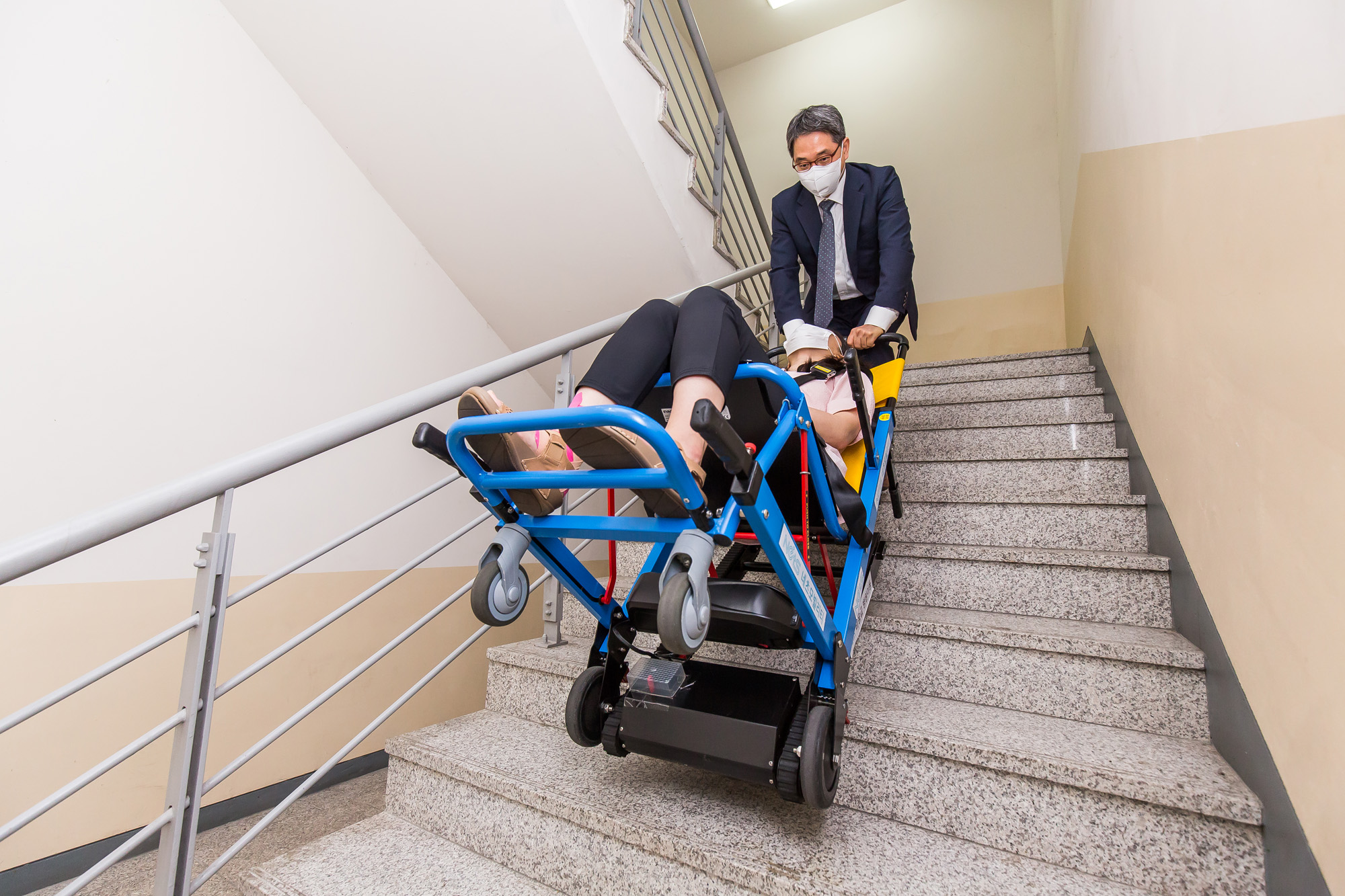 경제;기업;스타트업;메이븐플러스;네츠모빌리티;병원동행서비스;고위드유;김원종;몽셰프;병원동행매니저;차량이동서비스;전동휠체어;전동식리프트