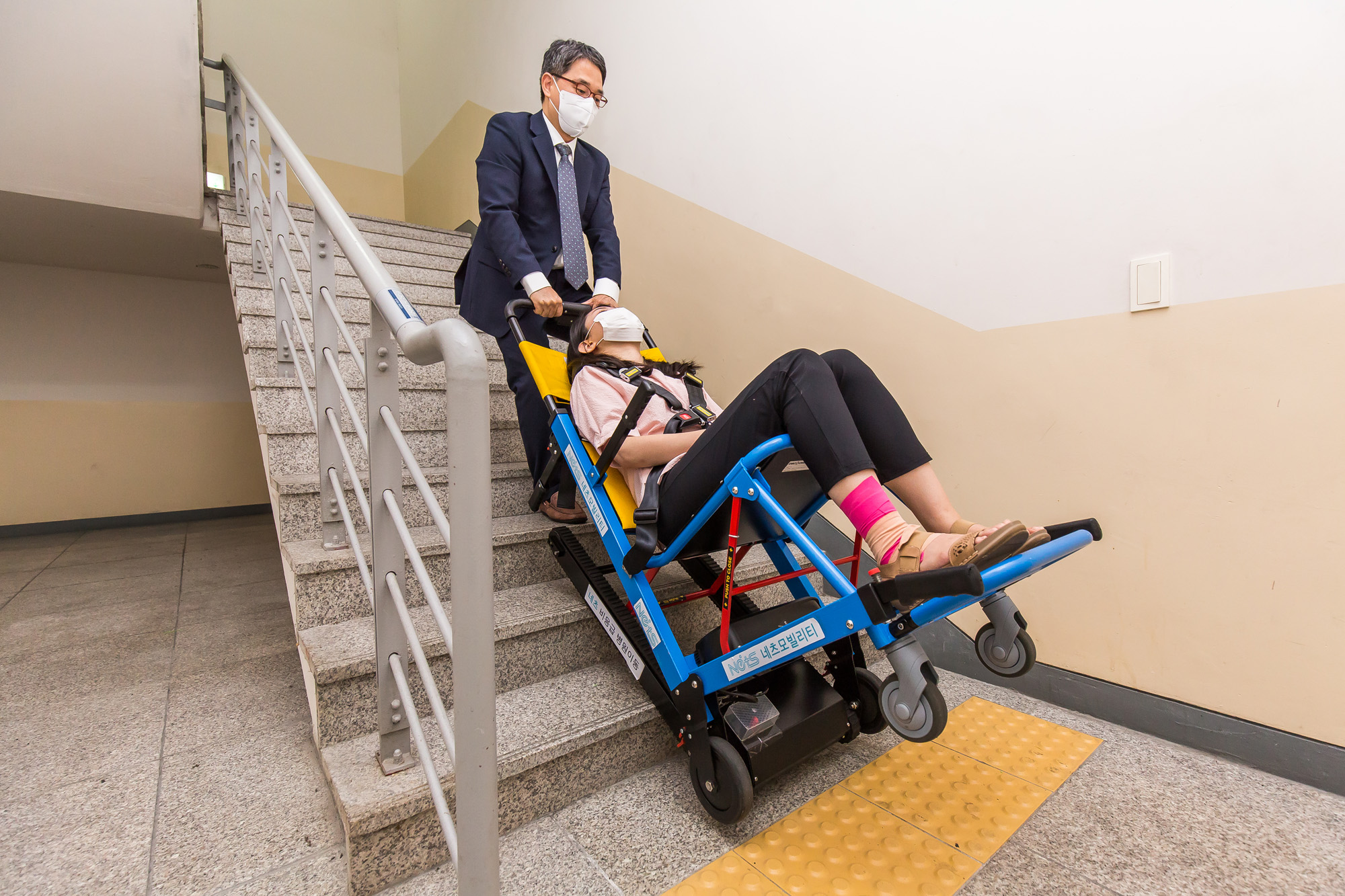 경제;기업;스타트업;메이븐플러스;네츠모빌리티;병원동행서비스;고위드유;김원종;몽셰프;병원동행매니저;차량이동서비스;전동휠체어;전동식리프트