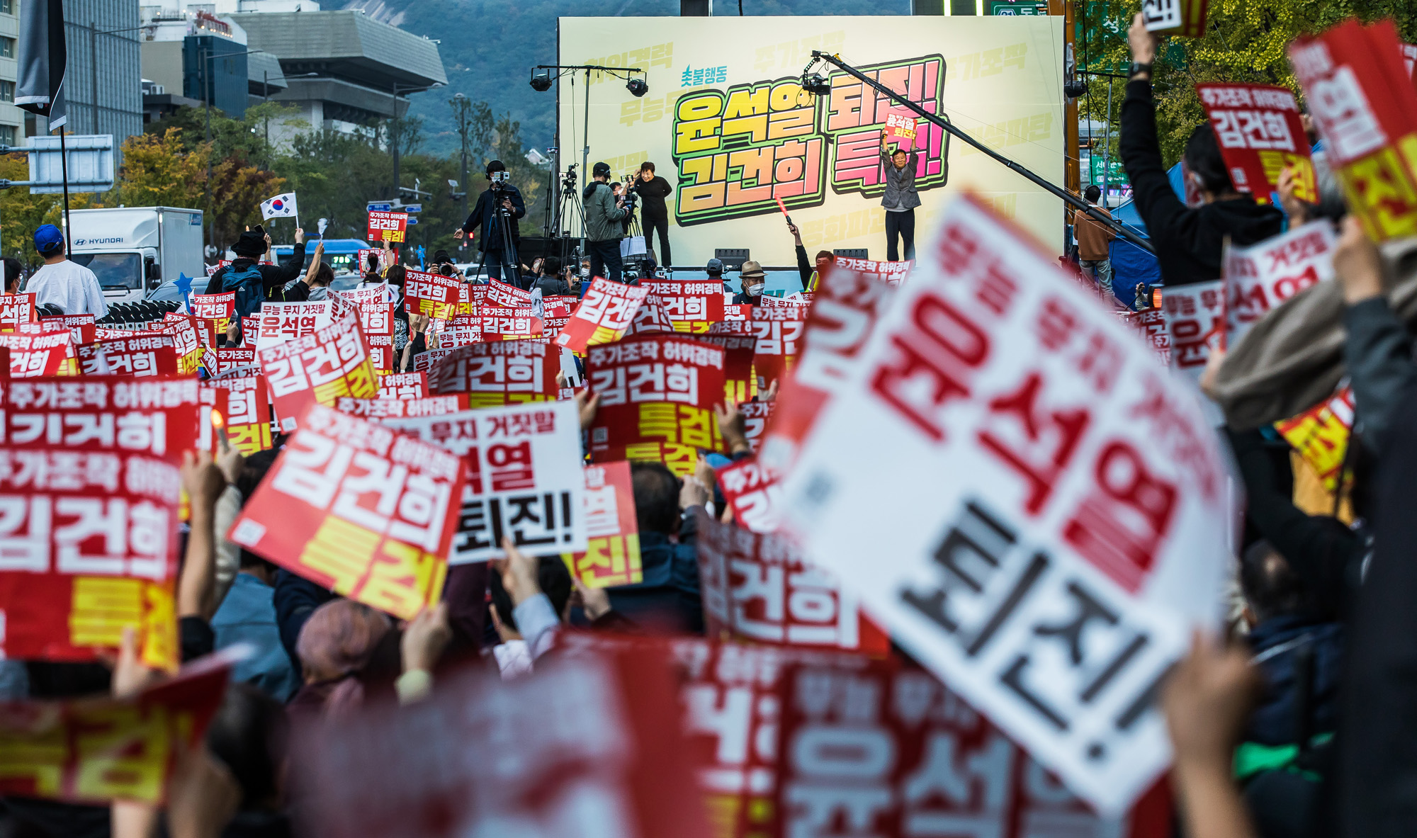 사회;집회;시위;촛불집회;윤석열퇴진촛불집회;윤석열 대통령 퇴진·김건희 여사 특검 촉구 10차;윤석열김건희퇴진집회;윤석열규탄