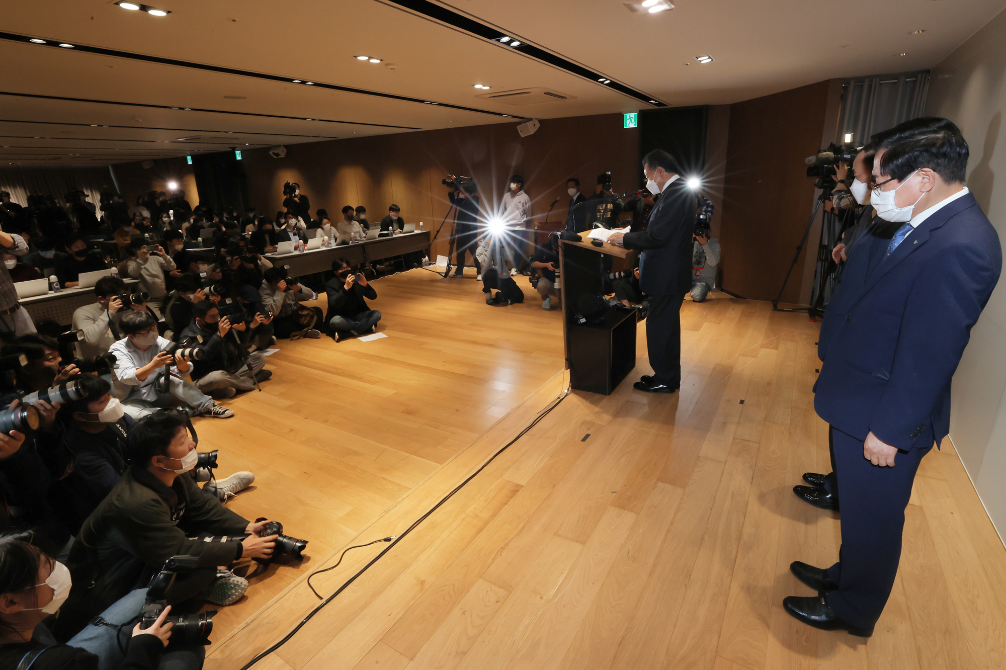 경제;기업;SPC;허영인;회장;사과;기자회견