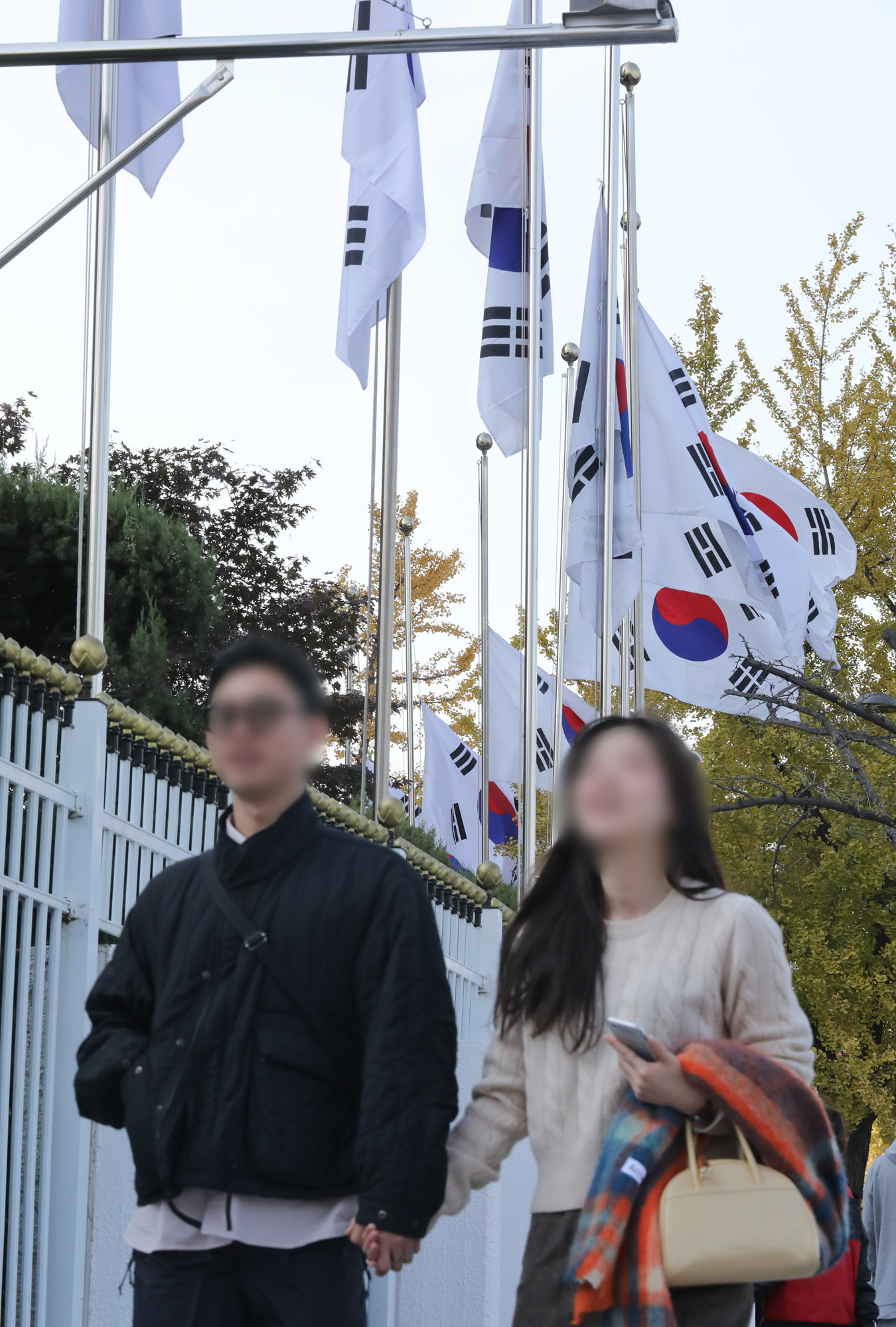 이태원참사;태극기;근조기;핼러윈;할로윈;정부청사태극기