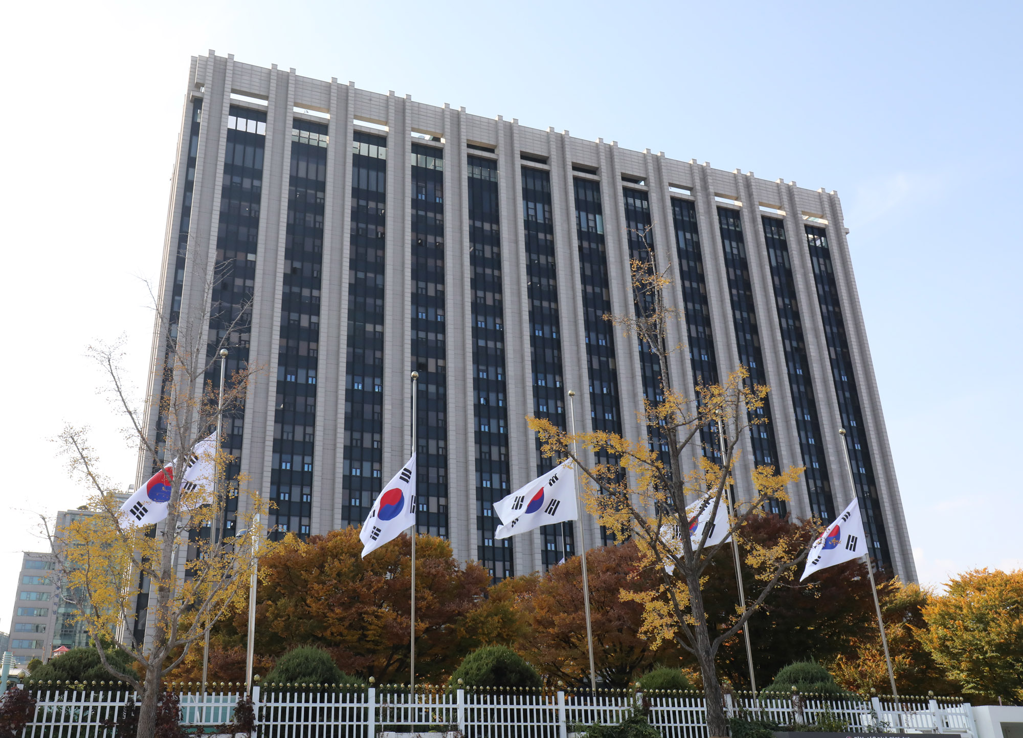 이태원참사;태극기;근조기;핼러윈;할로윈;정부청사태극기