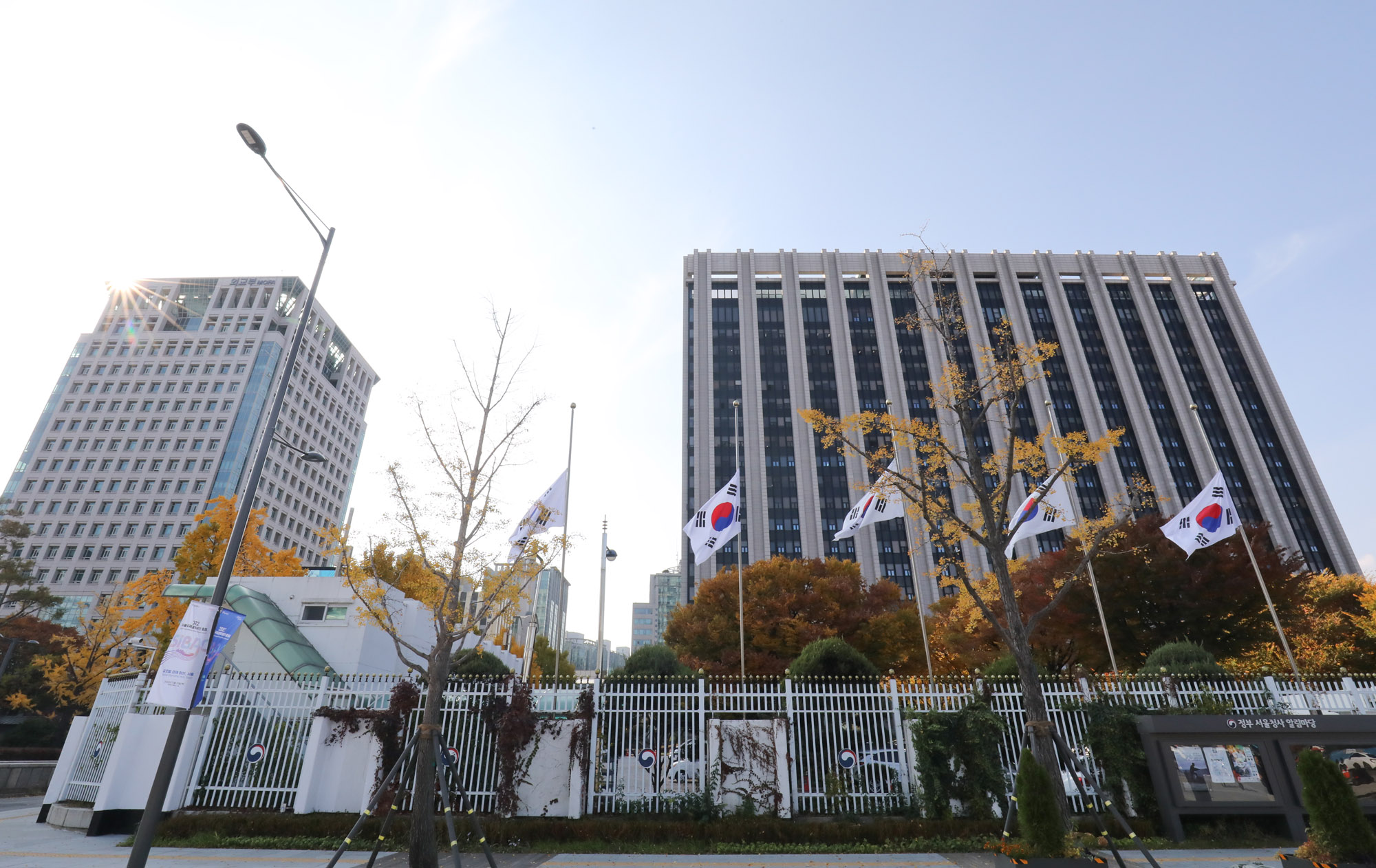 이태원참사;태극기;근조기;핼러윈;할로윈;정부청사태극기