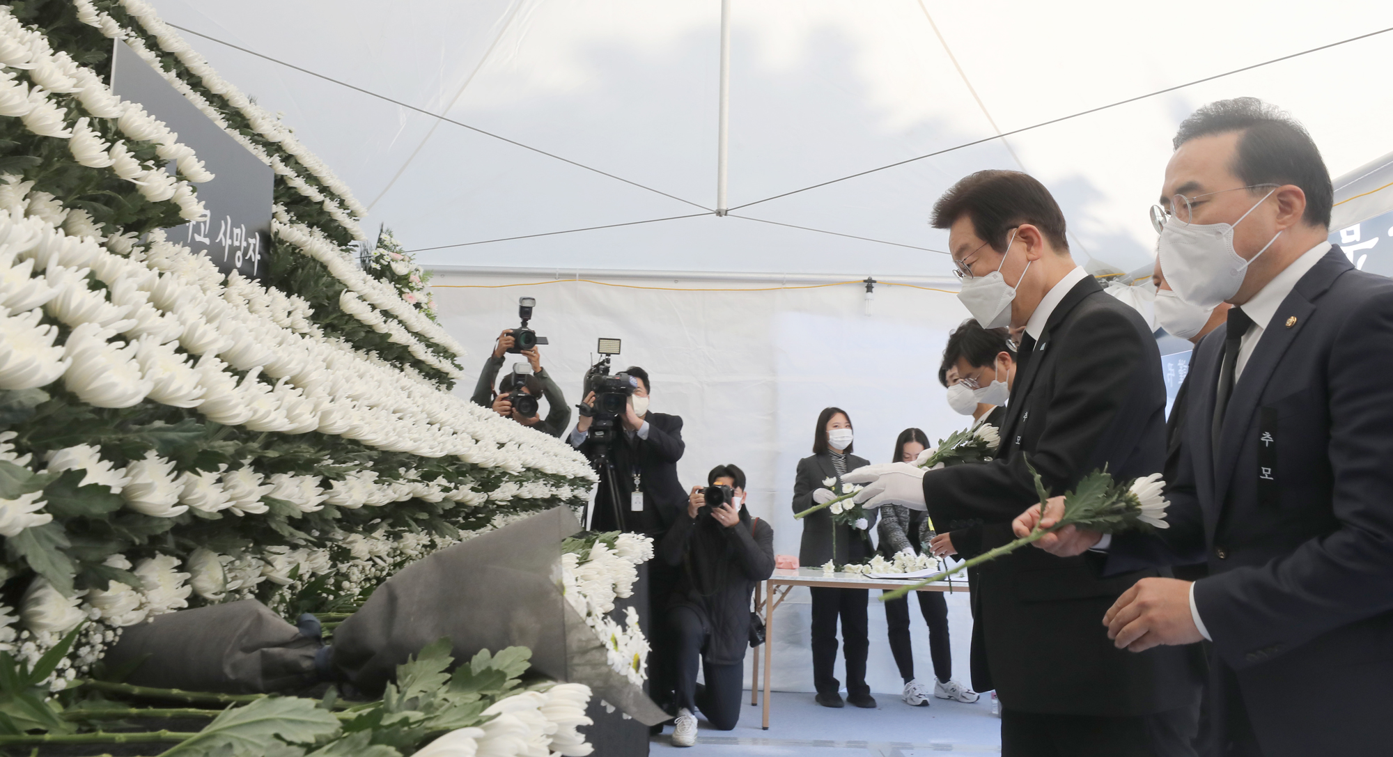 정치;더불어민주당;이재명;박홍근;민주당지도부;이태원;합동분향소;조문