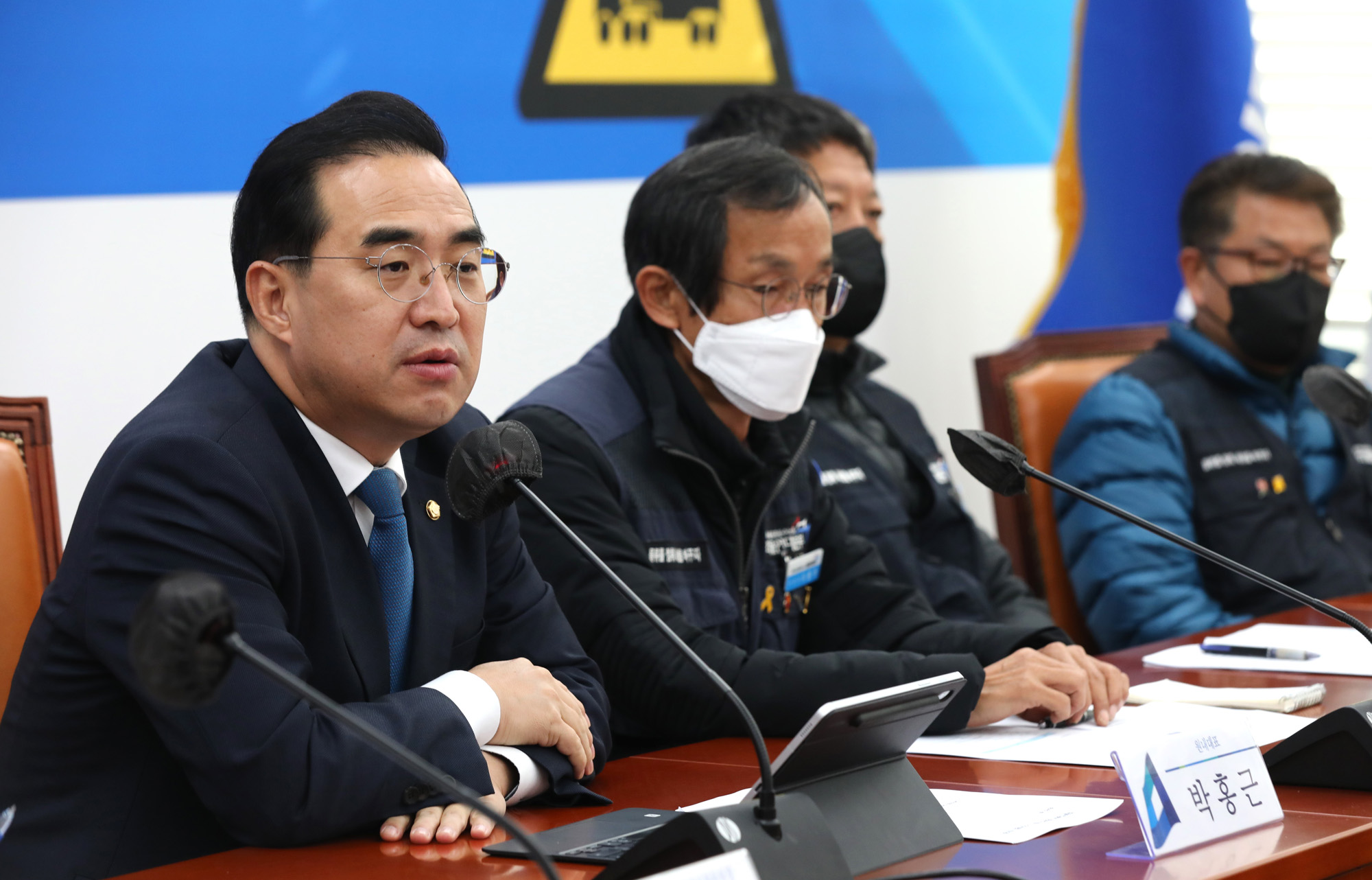 정치;국회;화물연대본부;더불어민주당화물연대간담회;박홍근;이봉주 화물연대본부위원장