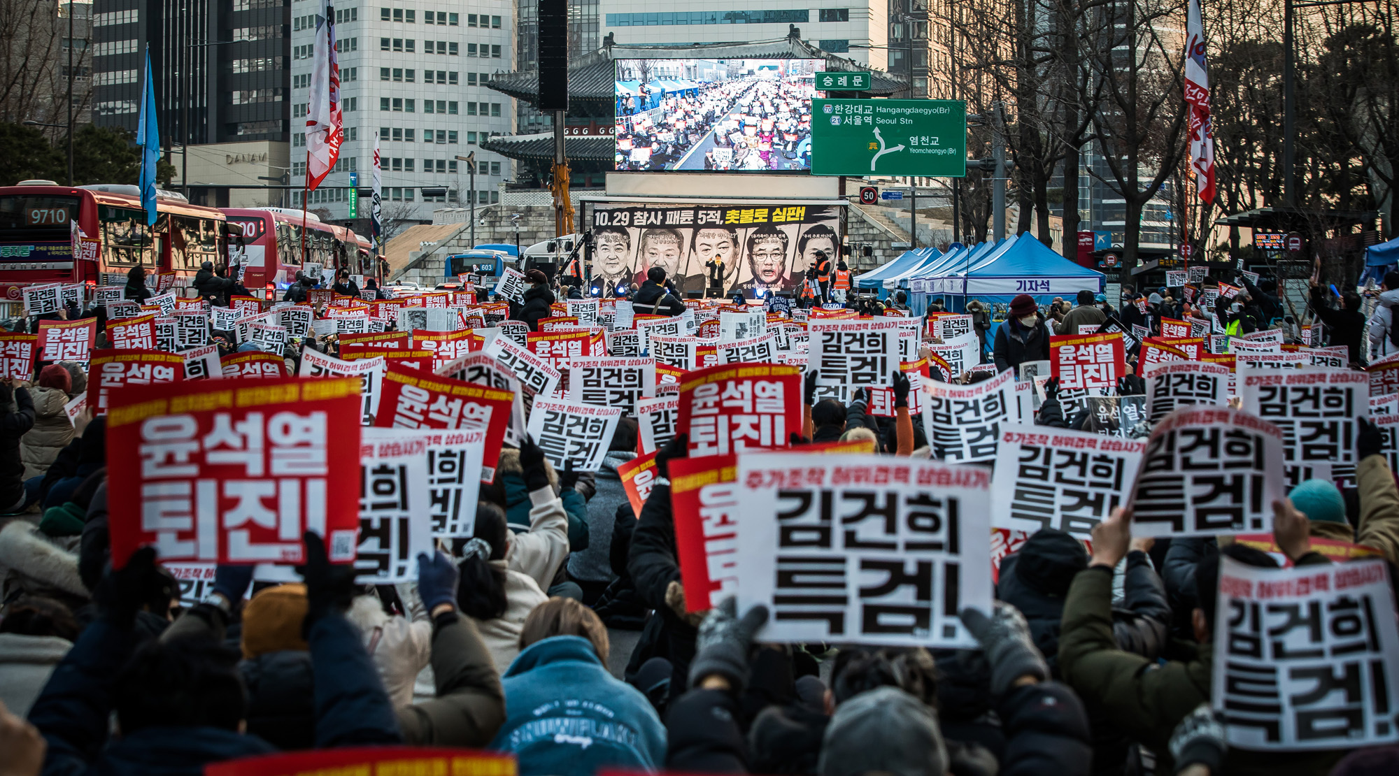 사회;집회;시위;촛불집회;윤석열퇴진촛불집회;윤석열 대통령 퇴진·김건희 여사 특검 촉구 18차;윤석열김건희퇴진집회;윤석열규탄;윤석열 대통령 퇴진·김건희 여사 특검 촉구 18차