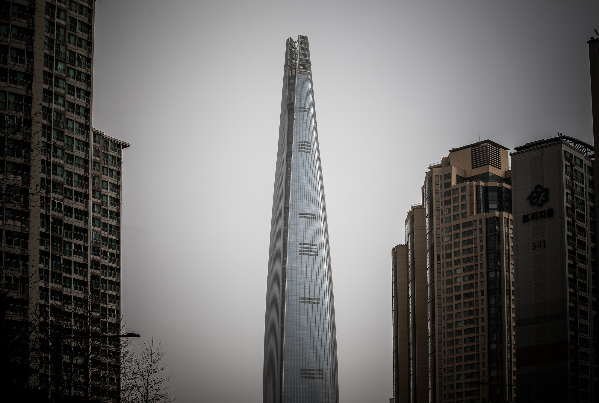 경제;빗썸브로커;롯데월드타워;가상화폐;암호화폐;코인거래소;빗썸;가상화폐거래소