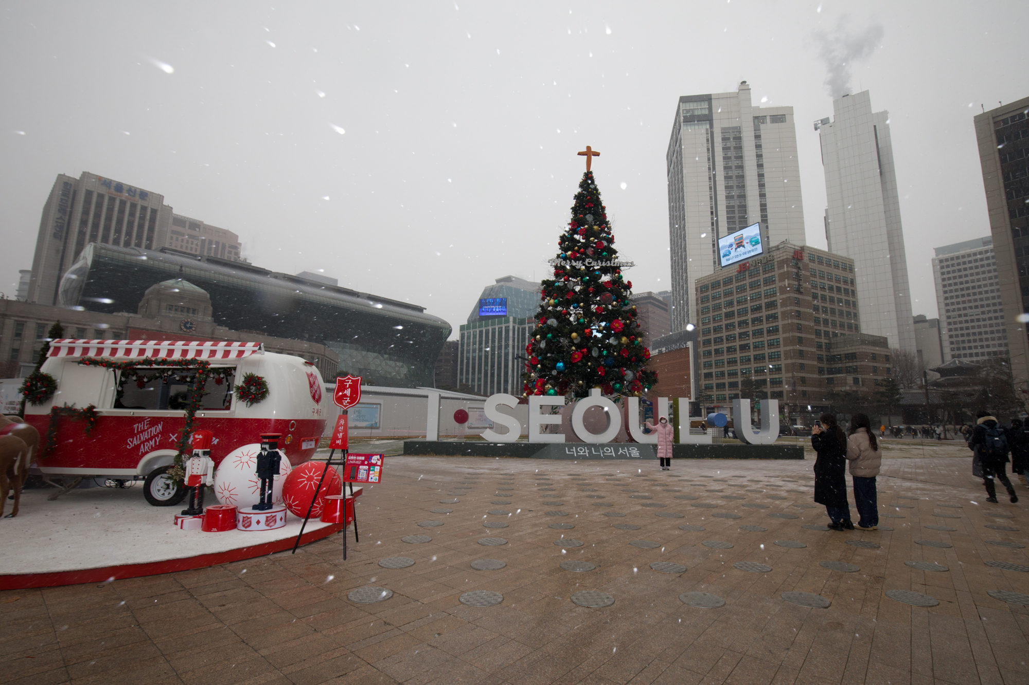 사회;크리스마스트리;서울광장;눈