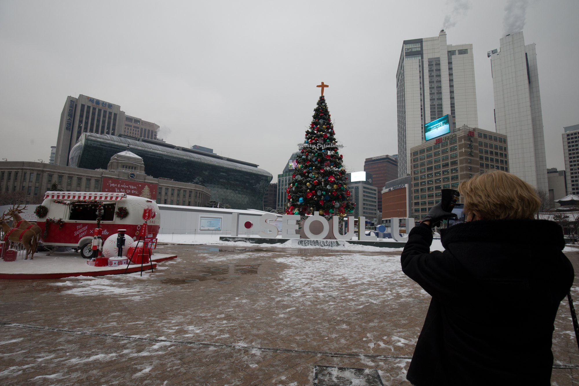 사회;크리스마스트리;서울광장;눈