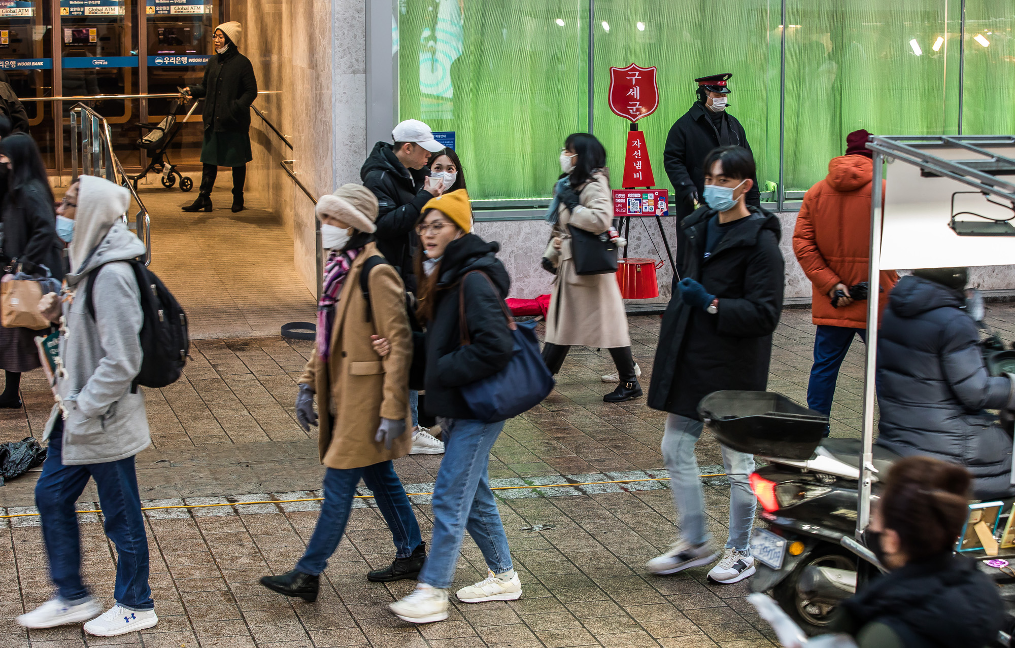 사회;세태;구세군;구세군자선냄비;명동거리;자선냄비모금활동