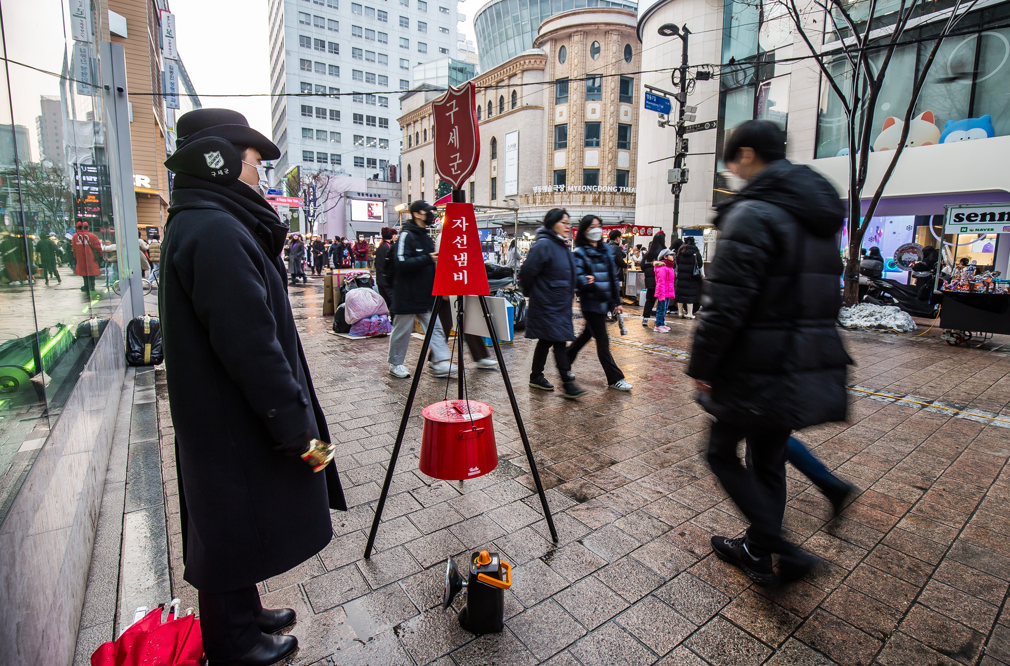 사회;세태;구세군;구세군자선냄비;명동거리;자선냄비모금활동