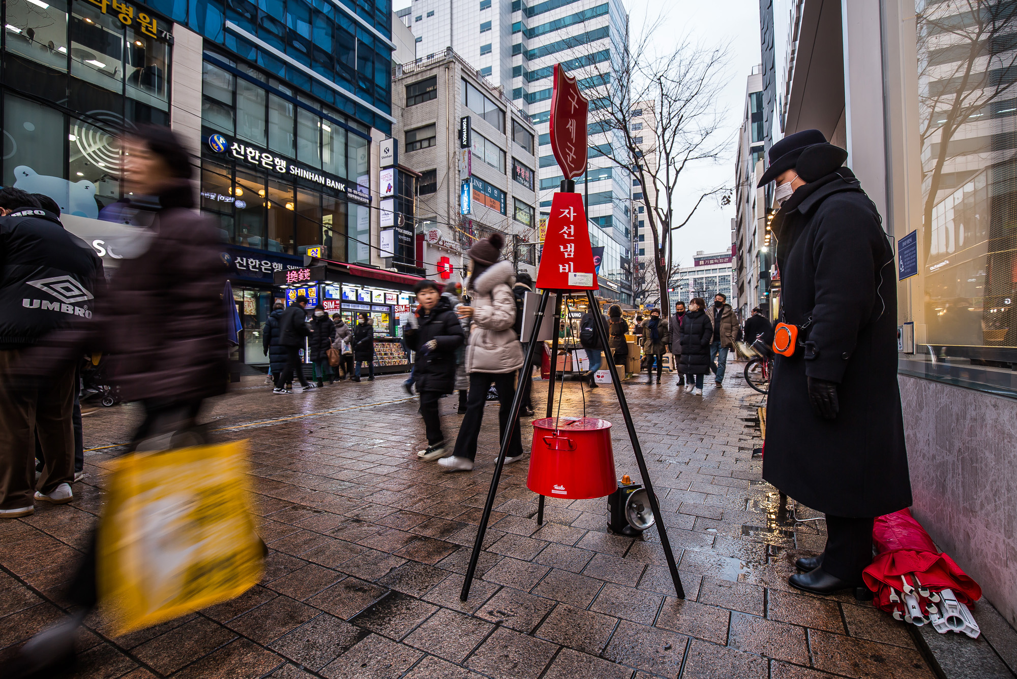 사회;세태;구세군;구세군자선냄비;명동거리;자선냄비모금활동