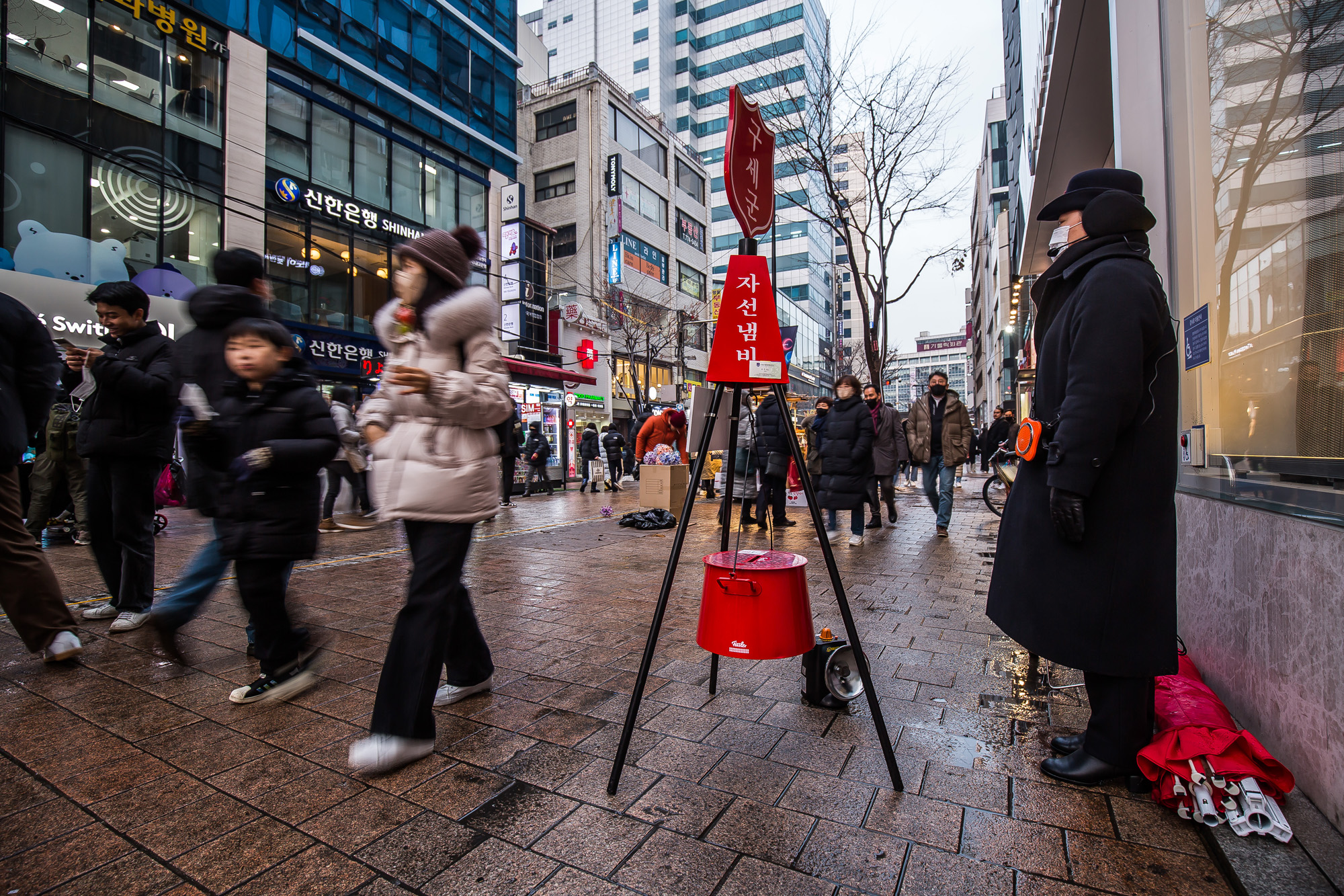 사회;세태;구세군;구세군자선냄비;명동거리;자선냄비모금활동