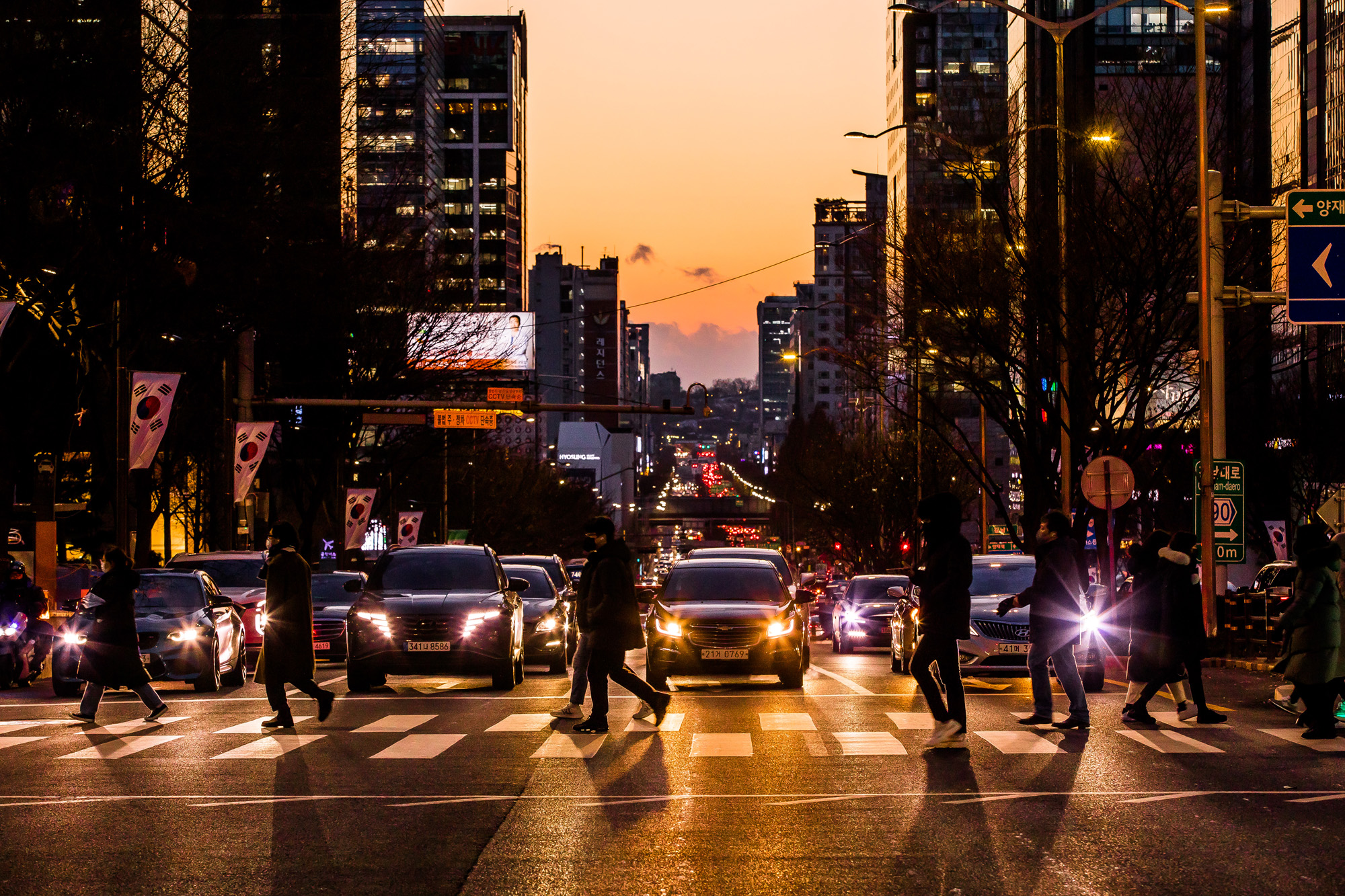 사회;세태;송년;2022년송년;퇴근하는직장인;강남역직장인;석양;노을