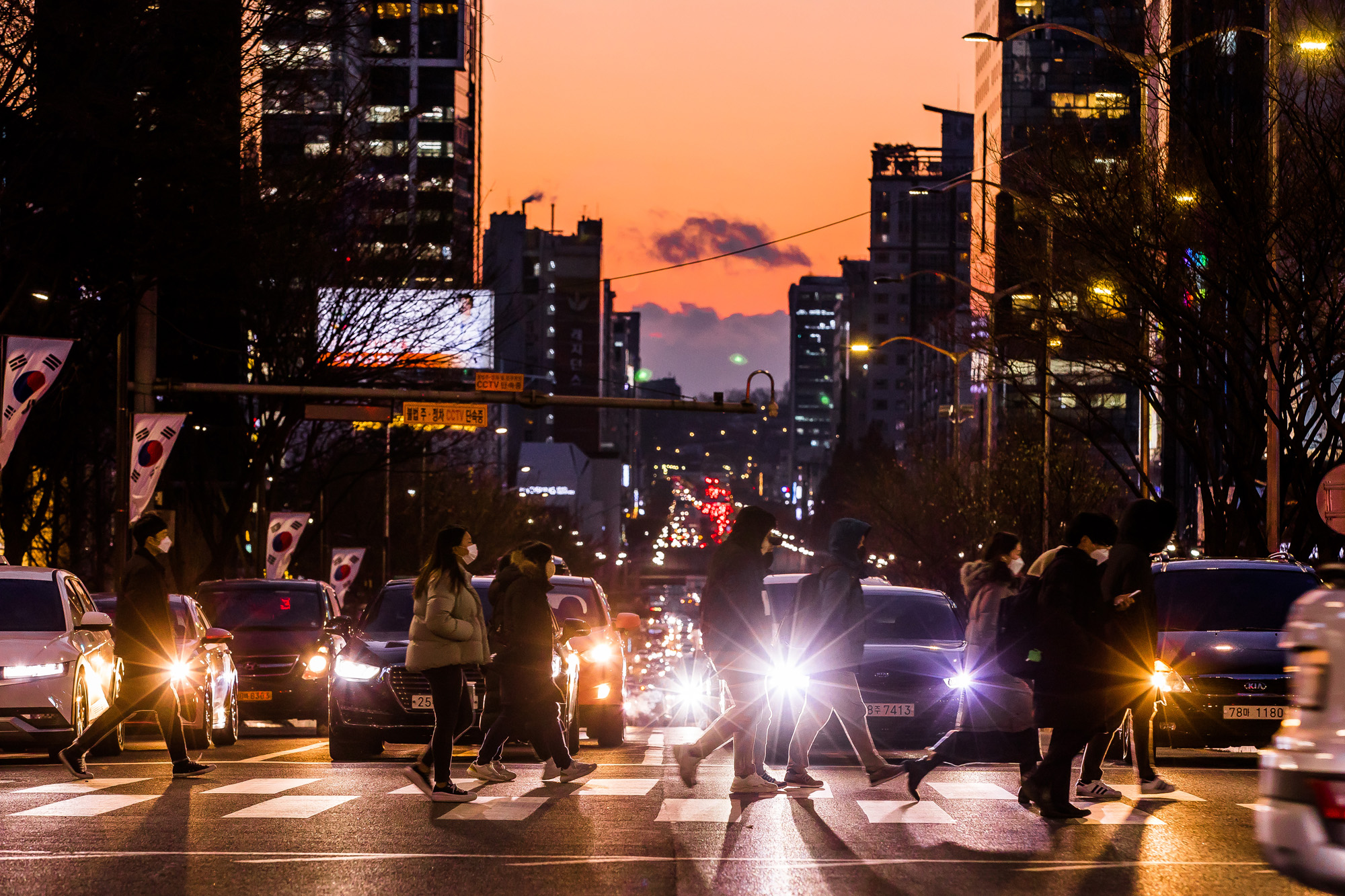사회;세태;송년;2022년송년;퇴근하는직장인;강남역직장인;석양;노을