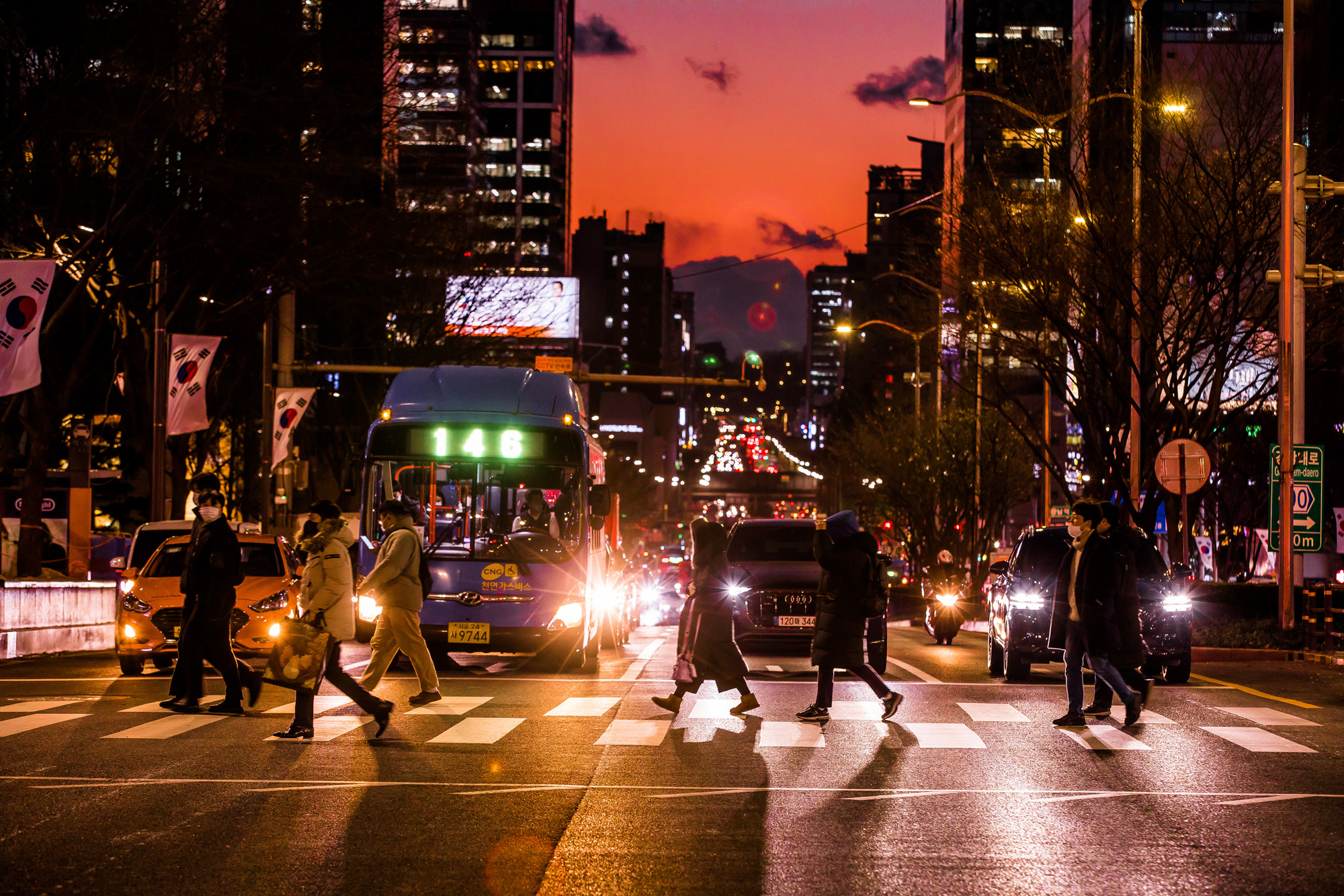 사회;세태;송년;2022년송년;퇴근하는직장인;강남역직장인;석양;노을