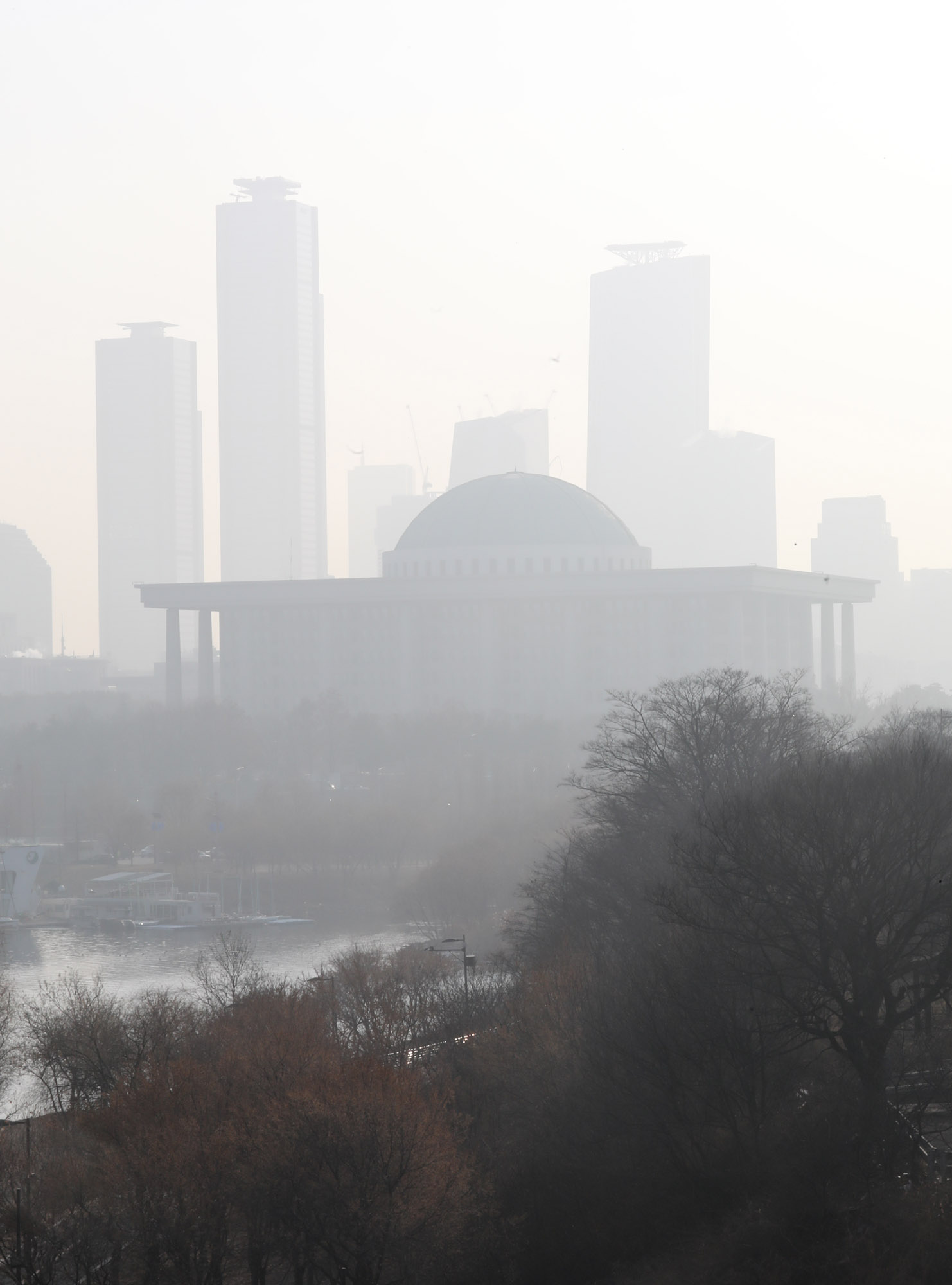 미세먼지스케치;미세먼지;황사;중국발;서울도심;뿌연도시;국회의사당