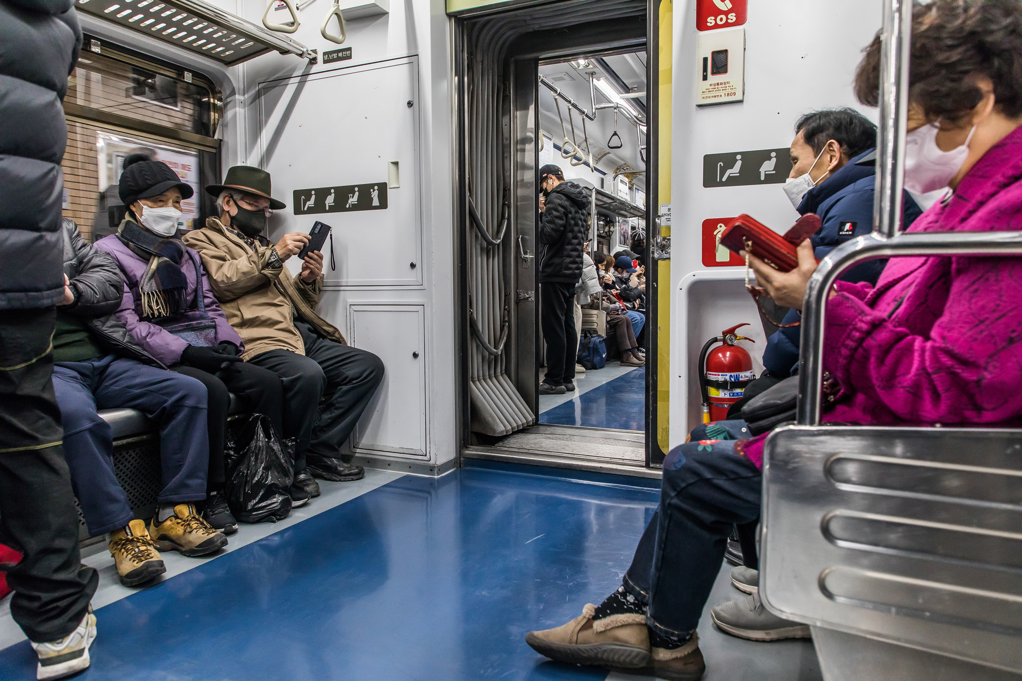 사회;세태;노인무임승차;지하철노인무임승차논쟁;실버택배;파고다공원;탑골공원;우대용교통카드;우대권교통카드;어르신택배