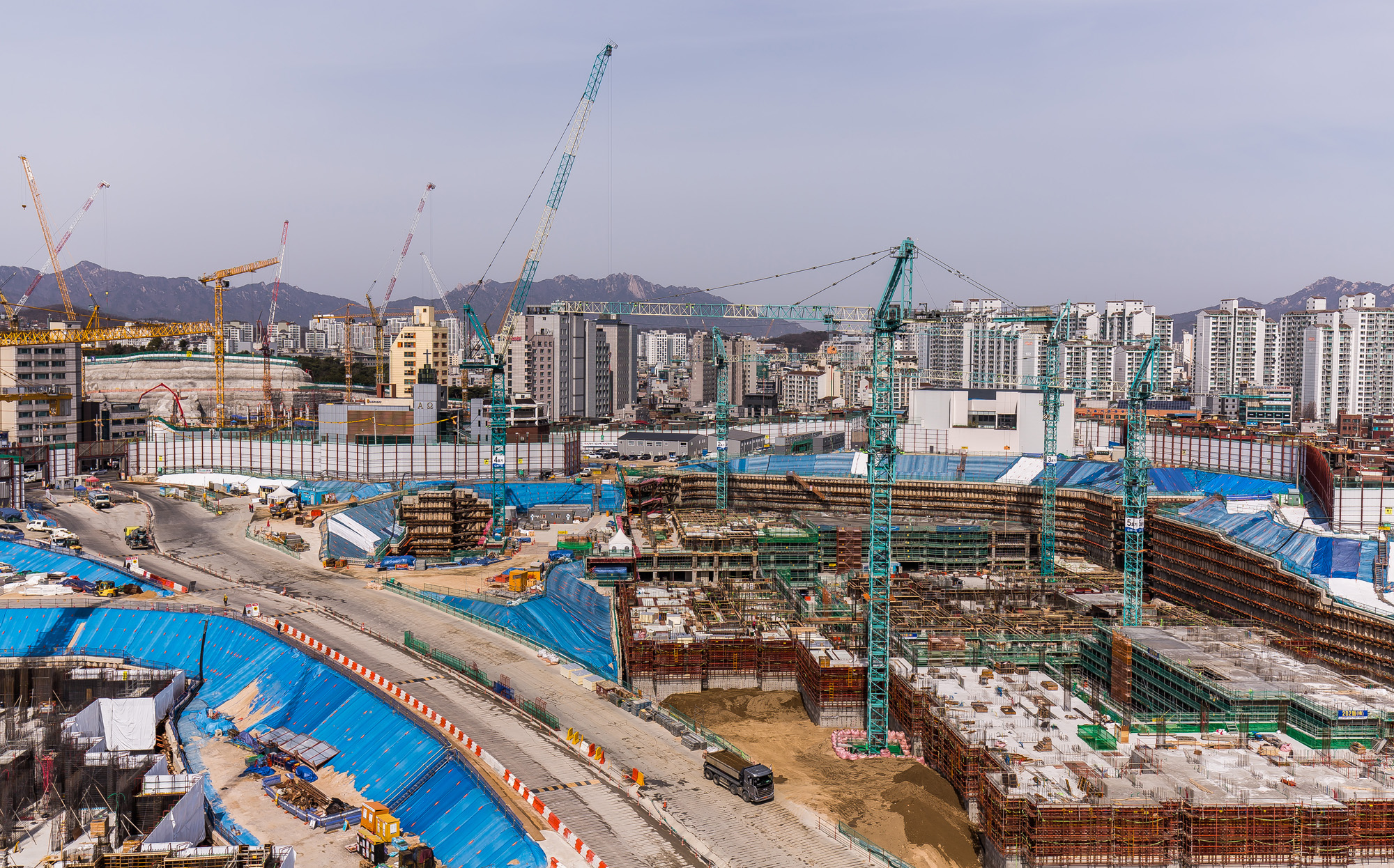 사회;건설업;타워크레인;타워크레인기사;타워크레인조종사;건설현장;신축공사현장