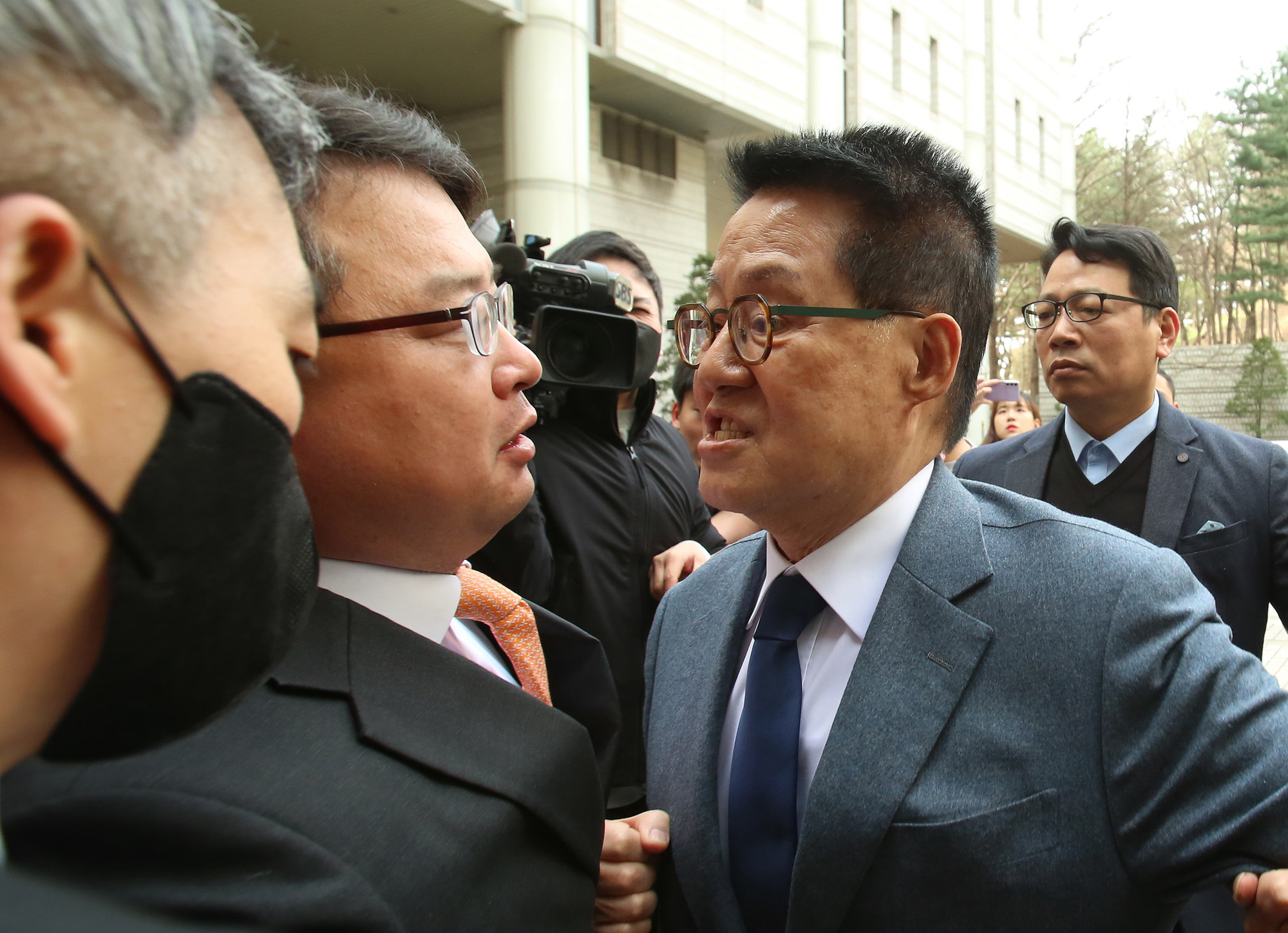 서해피격;박지원;전국정원장;재판;법정;서울지방법원