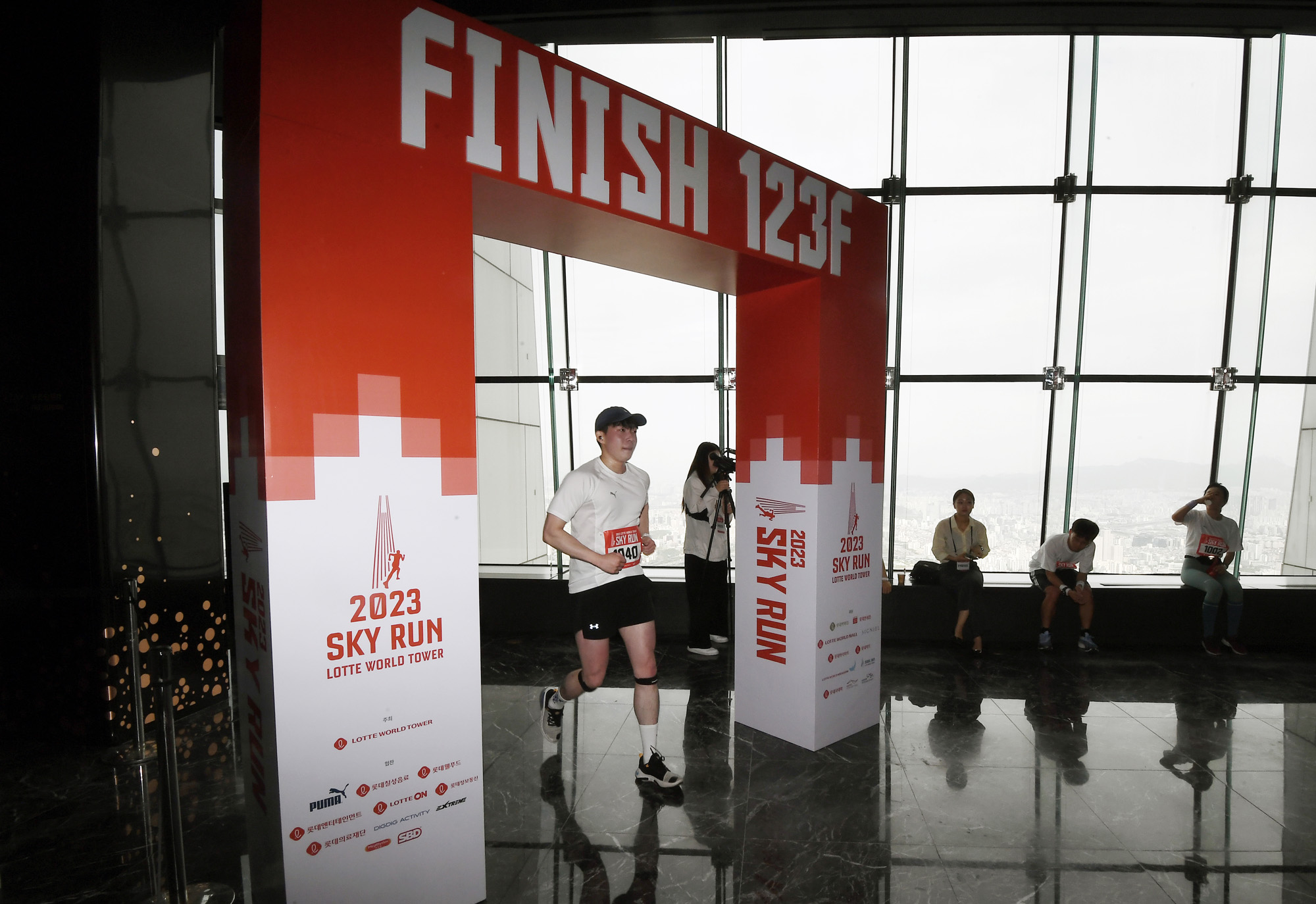 사회;롯데월드타워수직마라톤대회;롯데월드타워스카이런;스카이런;롯데월드타워계단