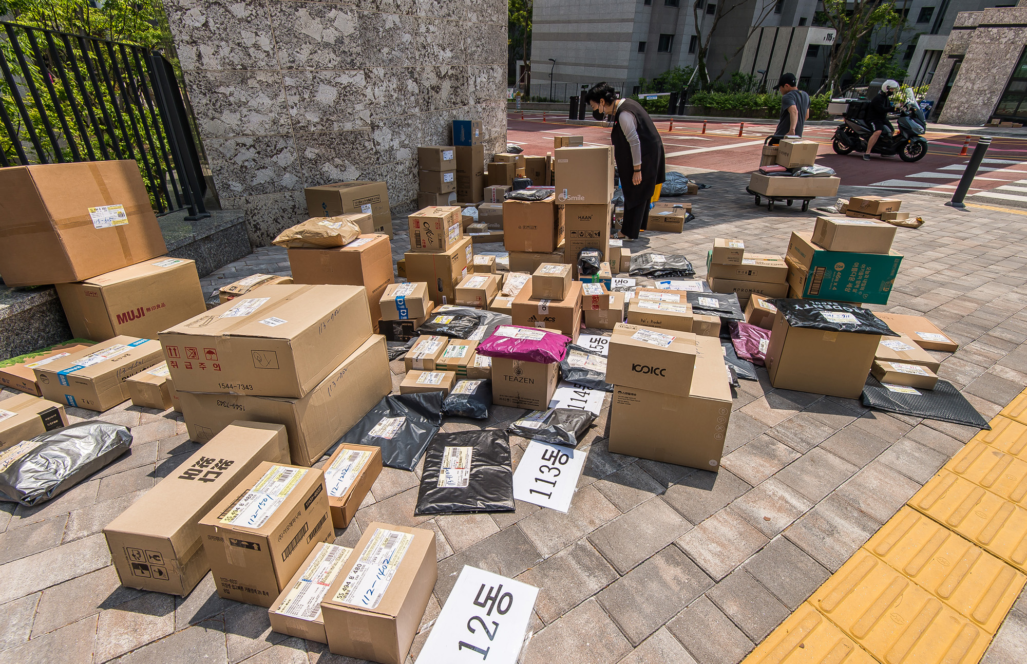 사회;세태;사건사고;택배대란;수원대단지아파트택배대란;수원아파트택배대란;택배차량출입금지