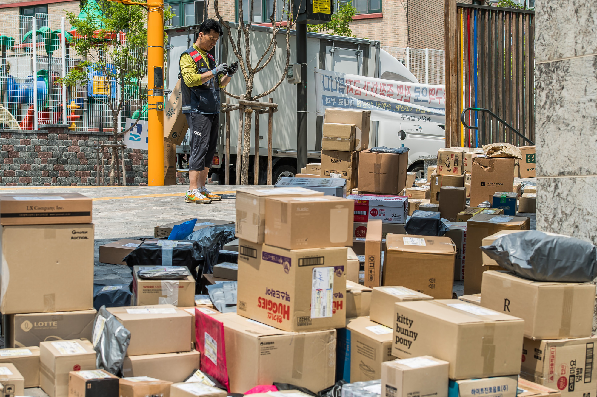 사회;세태;사건사고;택배대란;수원대단지아파트택배대란;수원아파트택배대란;택배차량출입금지