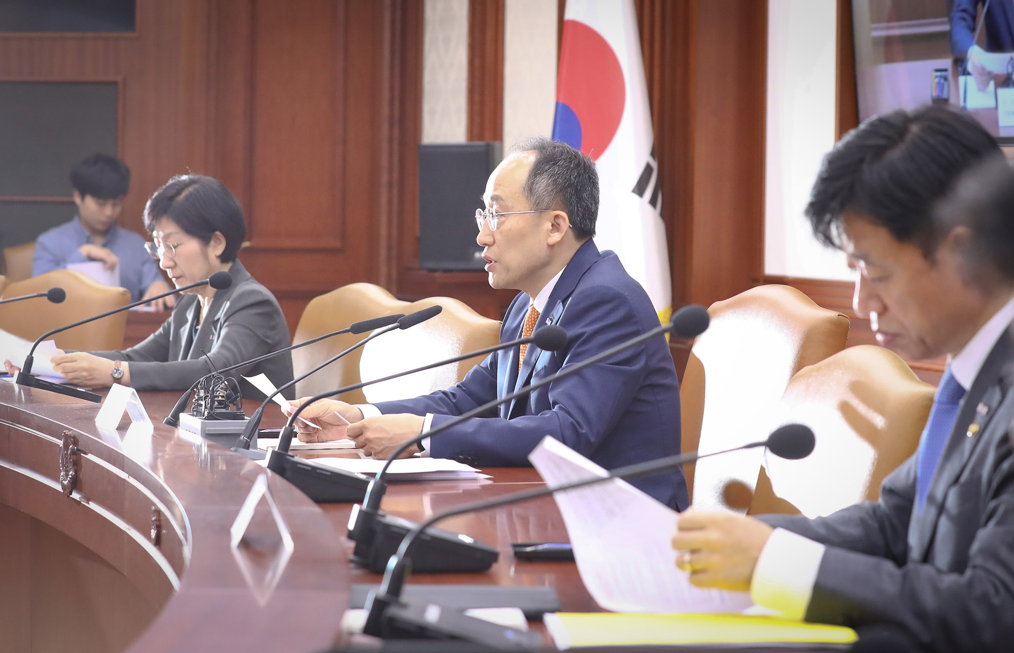 비상경제장관회의 겸 수출투자대책회의