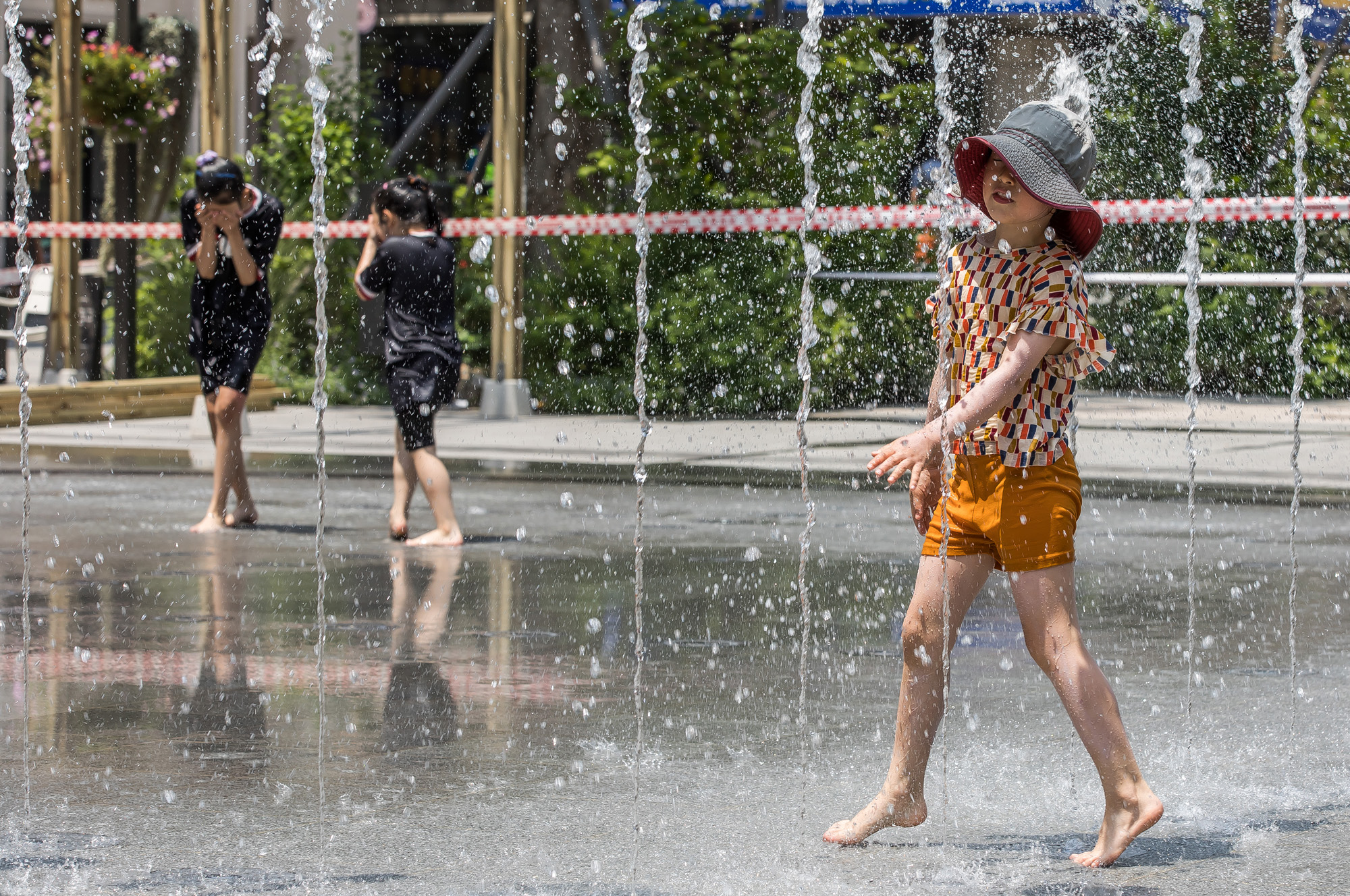 사회;세태;날씨스케치;더위스케치;여름스케치;폭염스케치;광화문광장;광화문광장분수대;분수대물놀이