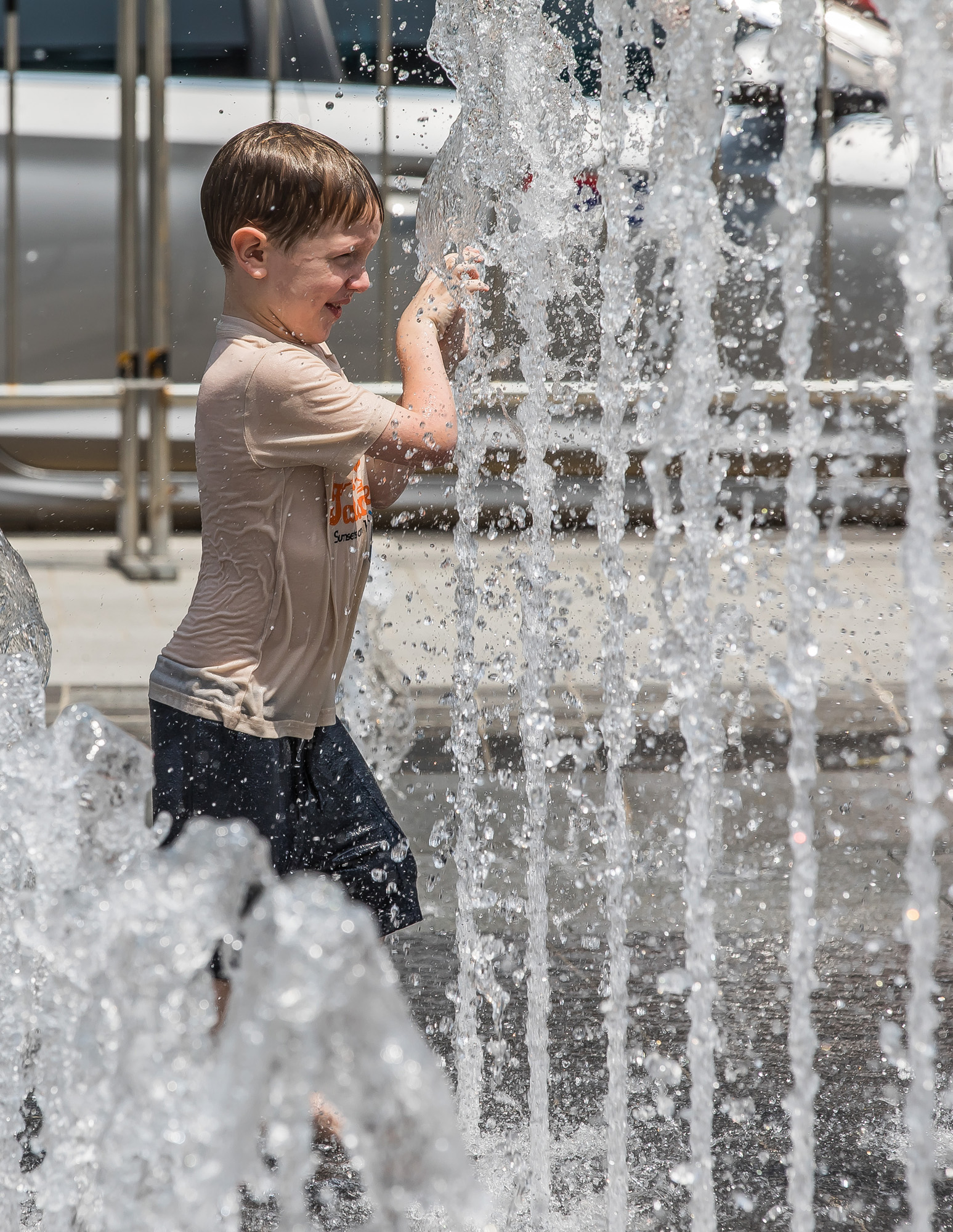 사회;세태;날씨스케치;더위스케치;여름스케치;폭염스케치;광화문광장;광화문광장분수대;분수대물놀이