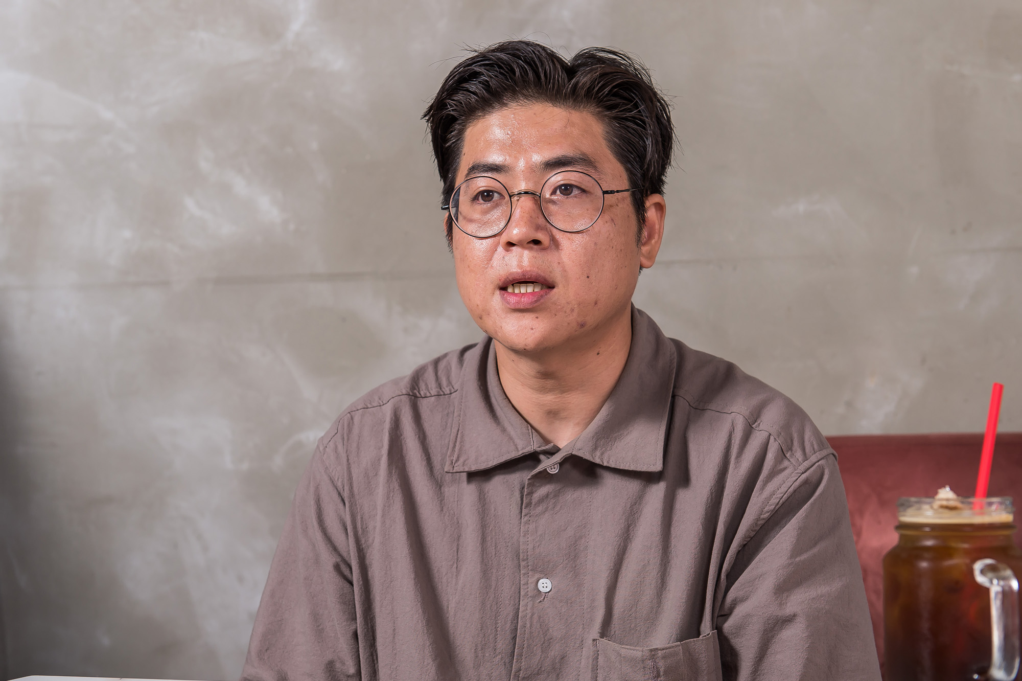 사회;인물;마약;마약밀수;일상속스며든마약;임제훈;1그램의무게;소설가;작가;임제훈작가;실화소설;마약판매;캄보디아마약;자살인도자;자전소설