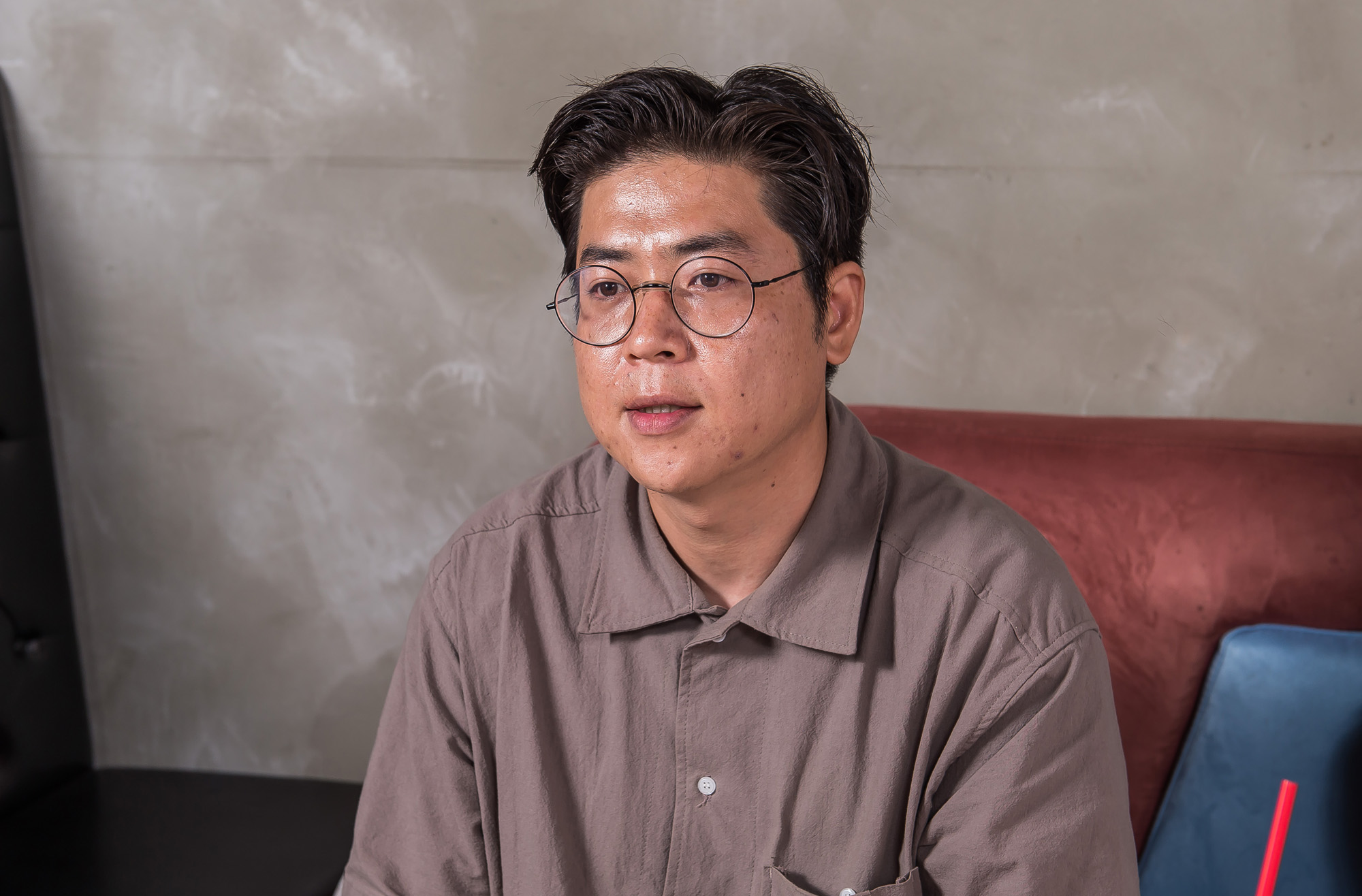 사회;인물;마약;마약밀수;일상속스며든마약;임제훈;1그램의무게;소설가;작가;임제훈작가;실화소설;마약판매;캄보디아마약;자살인도자;자전소설