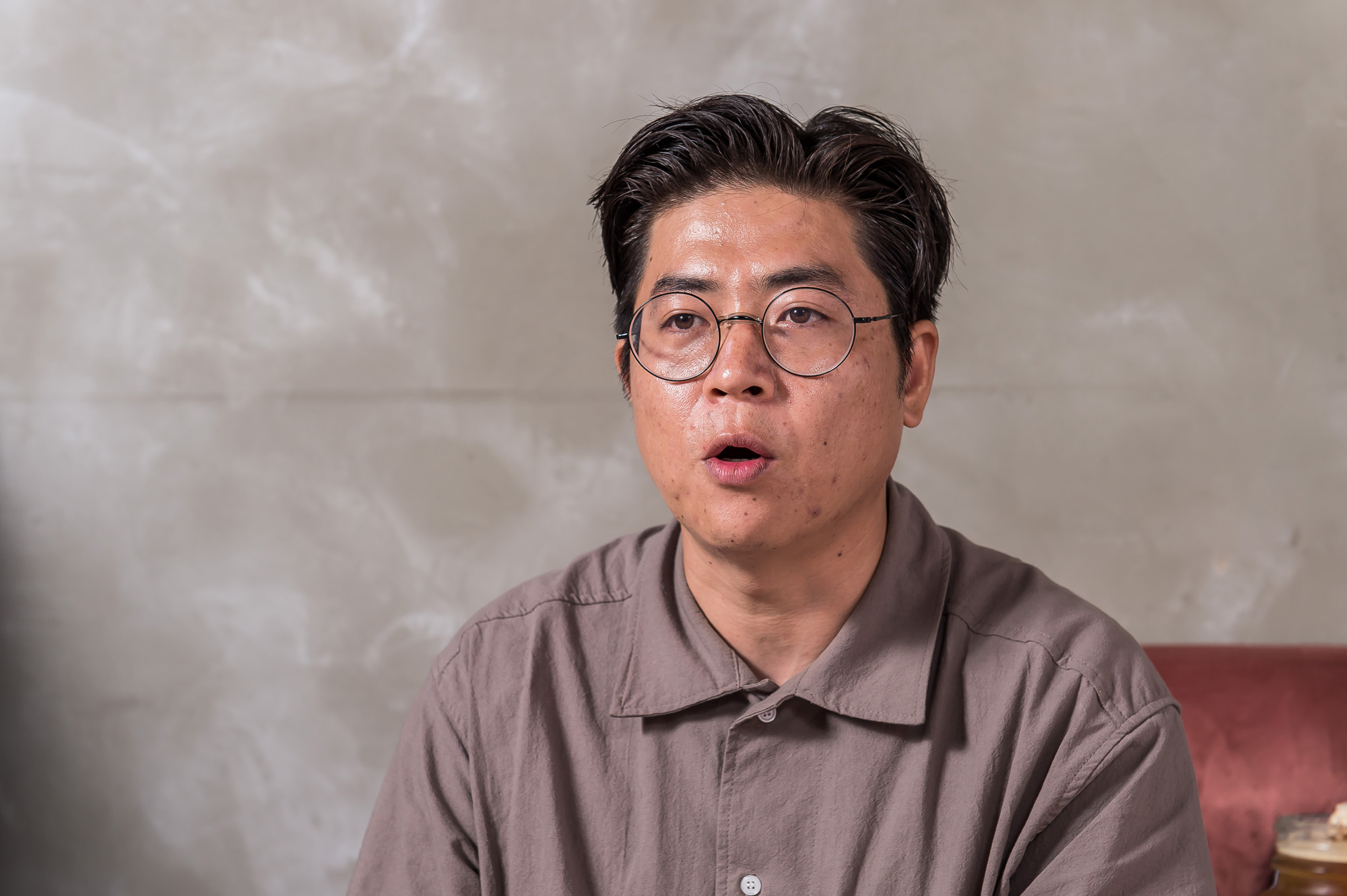 사회;인물;마약;마약밀수;일상속스며든마약;임제훈;1그램의무게;소설가;작가;임제훈작가;실화소설;마약판매;캄보디아마약;자살인도자;자전소설