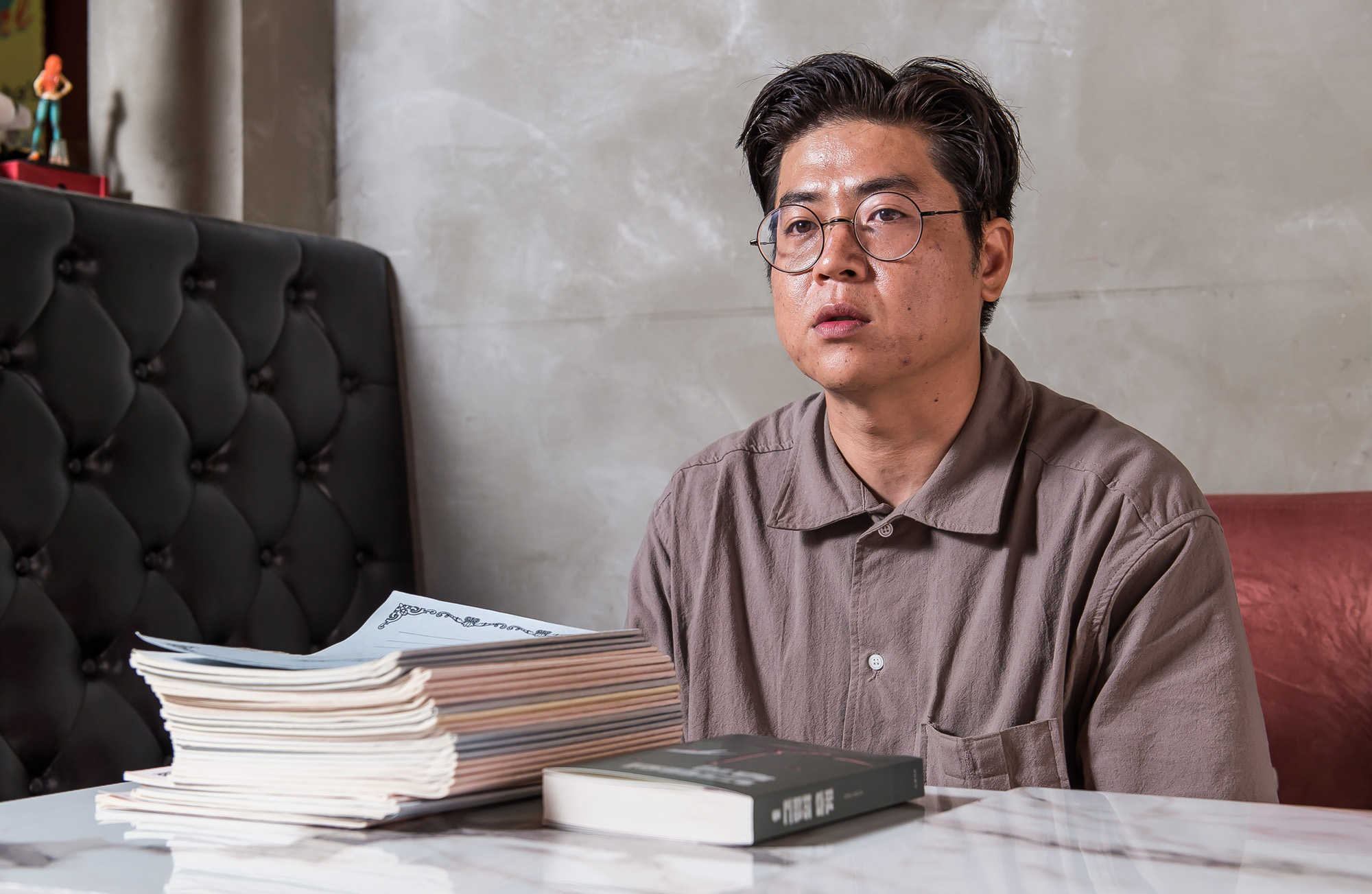 사회;인물;마약;마약밀수;일상속스며든마약;임제훈;1그램의무게;소설가;작가;임제훈작가;실화소설;마약판매;캄보디아마약;자살인도자;자전소설