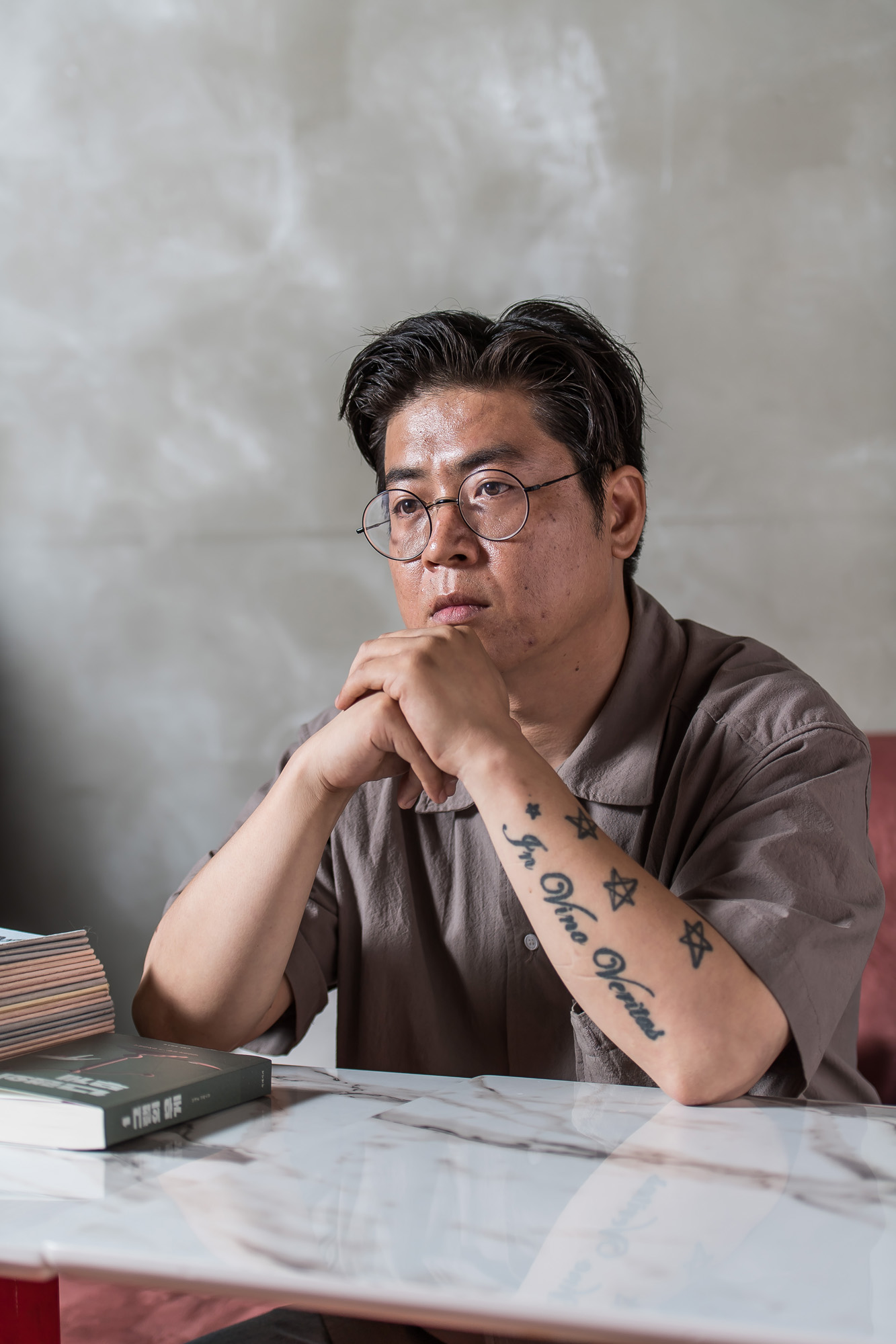 사회;인물;마약;마약밀수;일상속스며든마약;임제훈;1그램의무게;소설가;작가;임제훈작가;실화소설;마약판매;캄보디아마약;자살인도자;자전소설