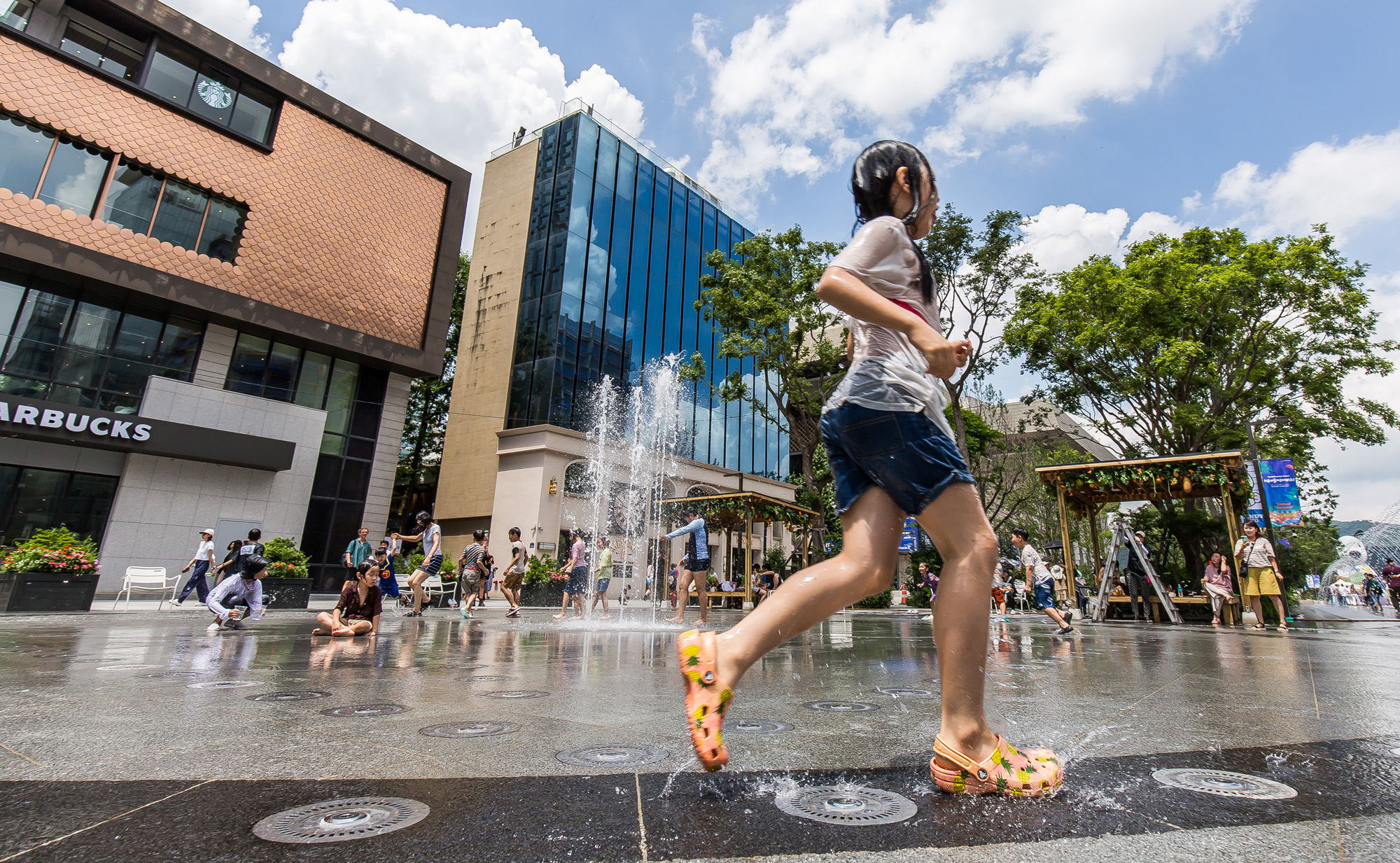 사회;세태;날씨스케치;더위스케치;폭염스케치;광화문광장분수대;폭염특보;한여름;더위물놀이