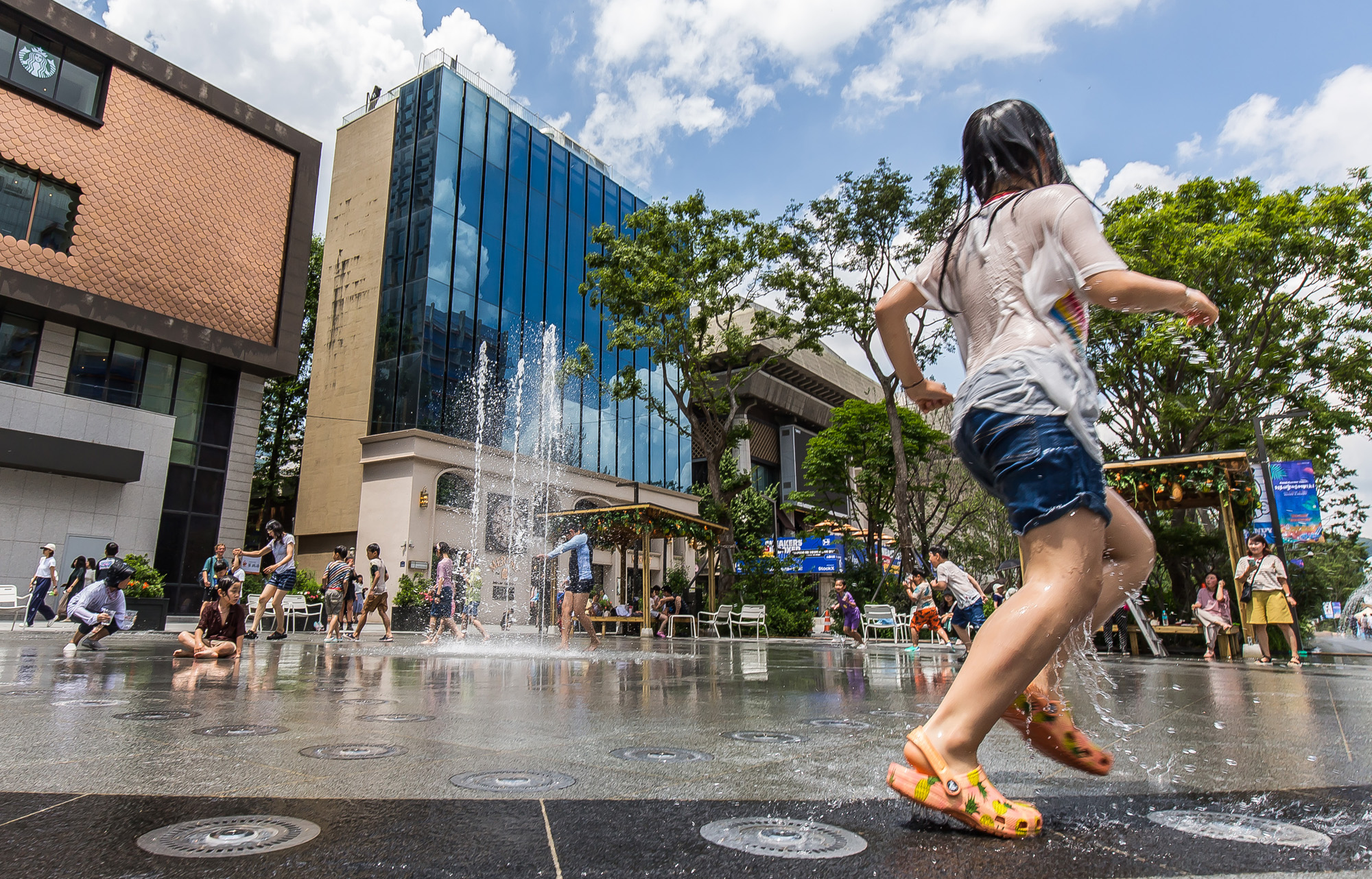 사회;세태;날씨스케치;더위스케치;폭염스케치;광화문광장분수대;폭염특보;한여름;더위물놀이