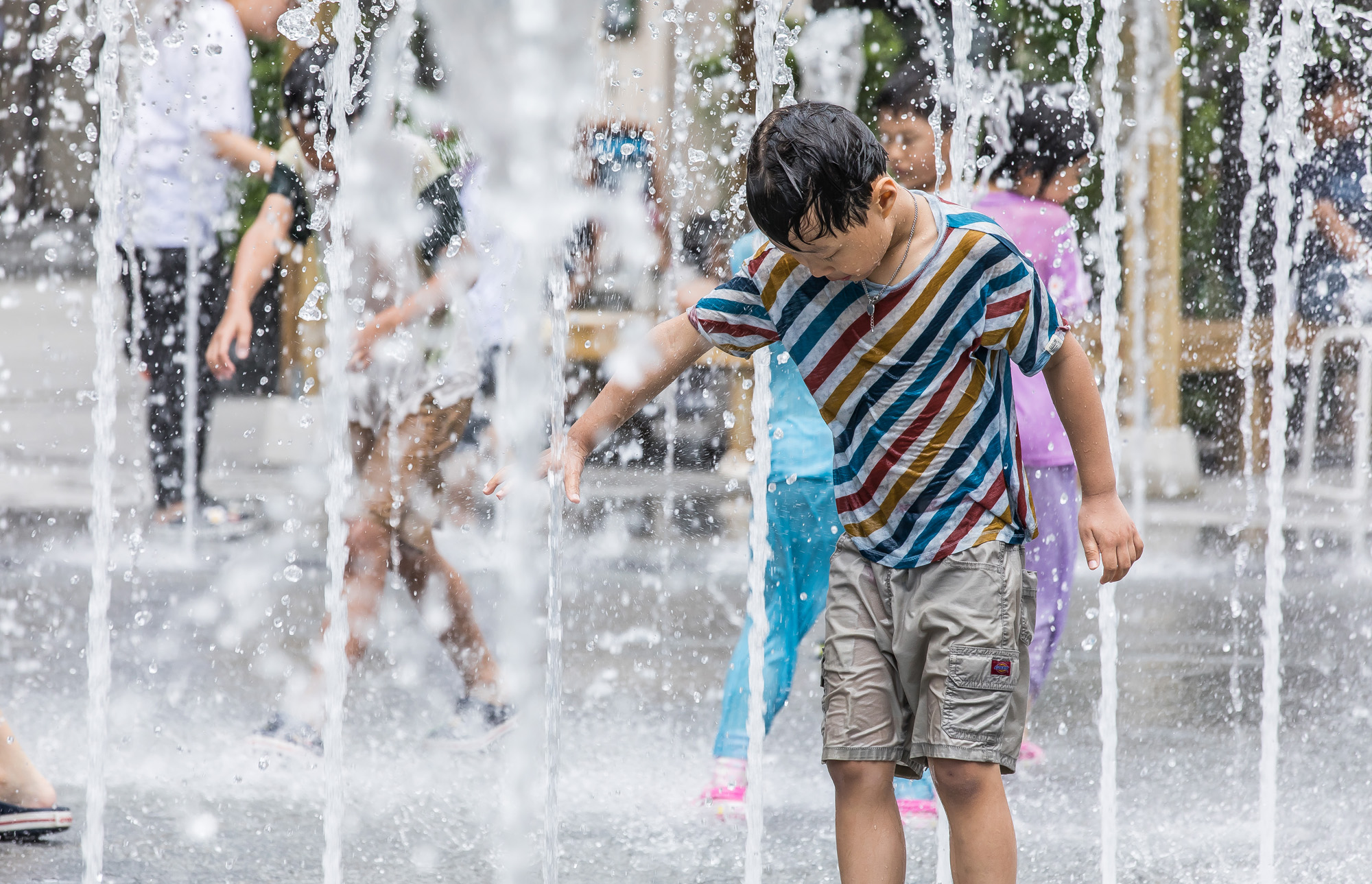 사회;세태;날씨스케치;더위스케치;폭염스케치;광화문광장분수대;폭염특보;한여름;더위물놀이