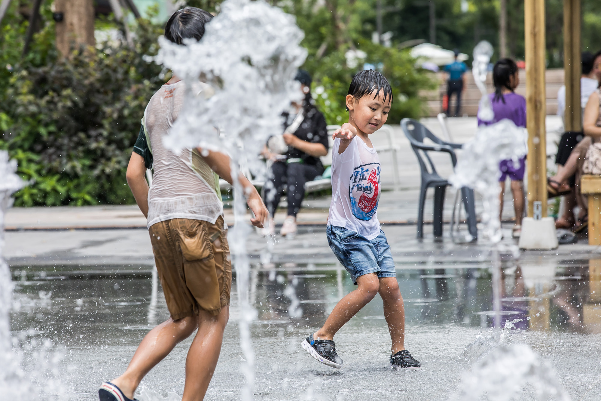 사회;세태;날씨스케치;더위스케치;폭염스케치;광화문광장분수대;폭염특보;한여름;더위물놀이