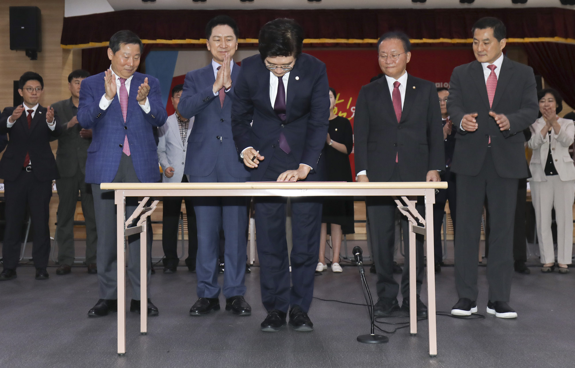 정치;조정훈;조정훈국민의힘합당;조정훈국민의힘합류;시대전환국민의힘;동행서약식