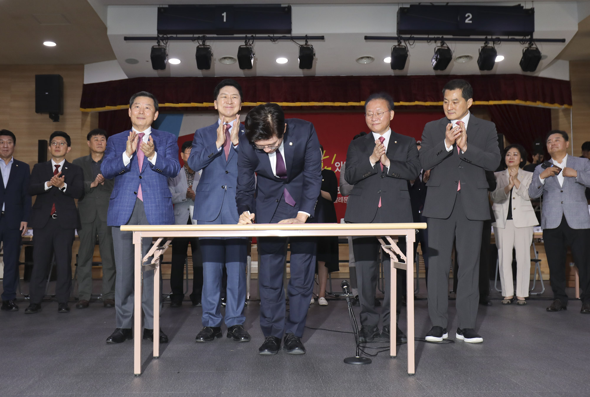 정치;조정훈;조정훈국민의힘합당;조정훈국민의힘합류;시대전환국민의힘;동행서약식