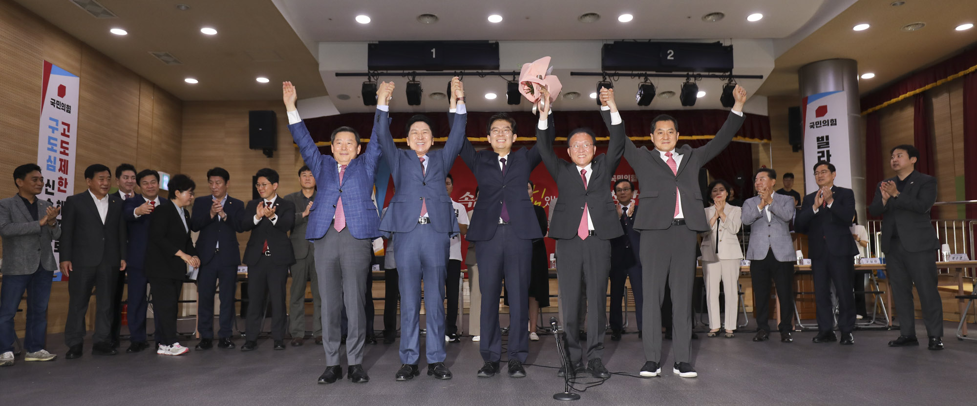 정치;조정훈;조정훈국민의힘합당;조정훈국민의힘합류;시대전환국민의힘;동행서약식